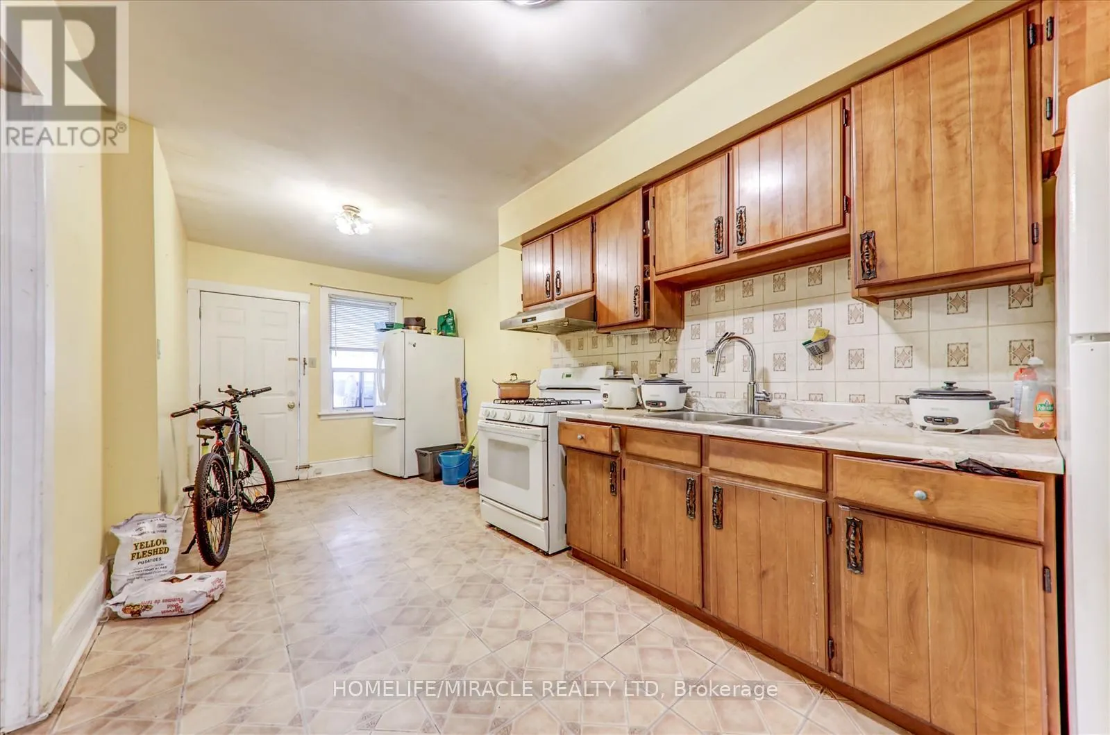 10 ST MATTHEWS AVENUE