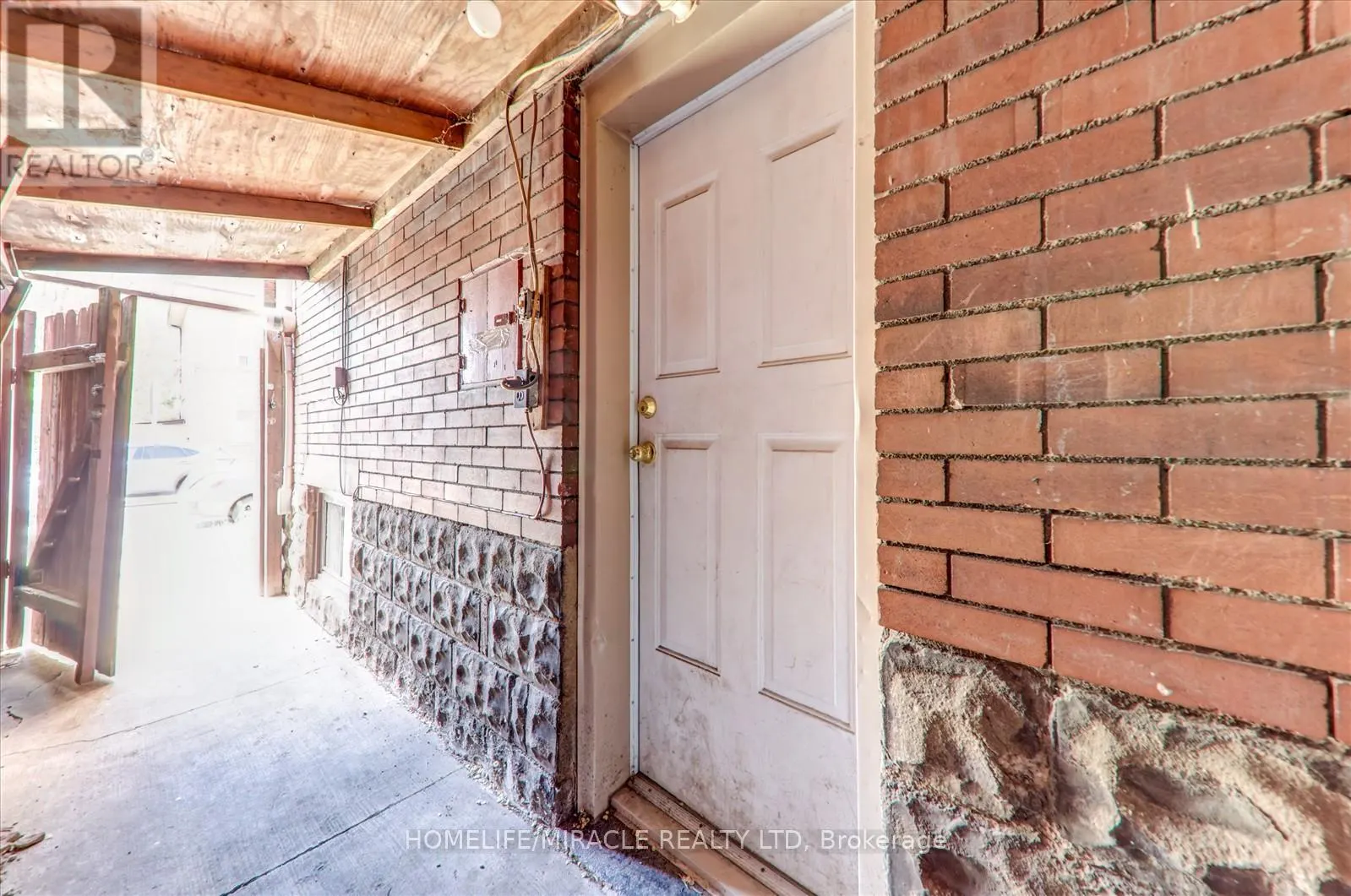 10 ST MATTHEWS AVENUE