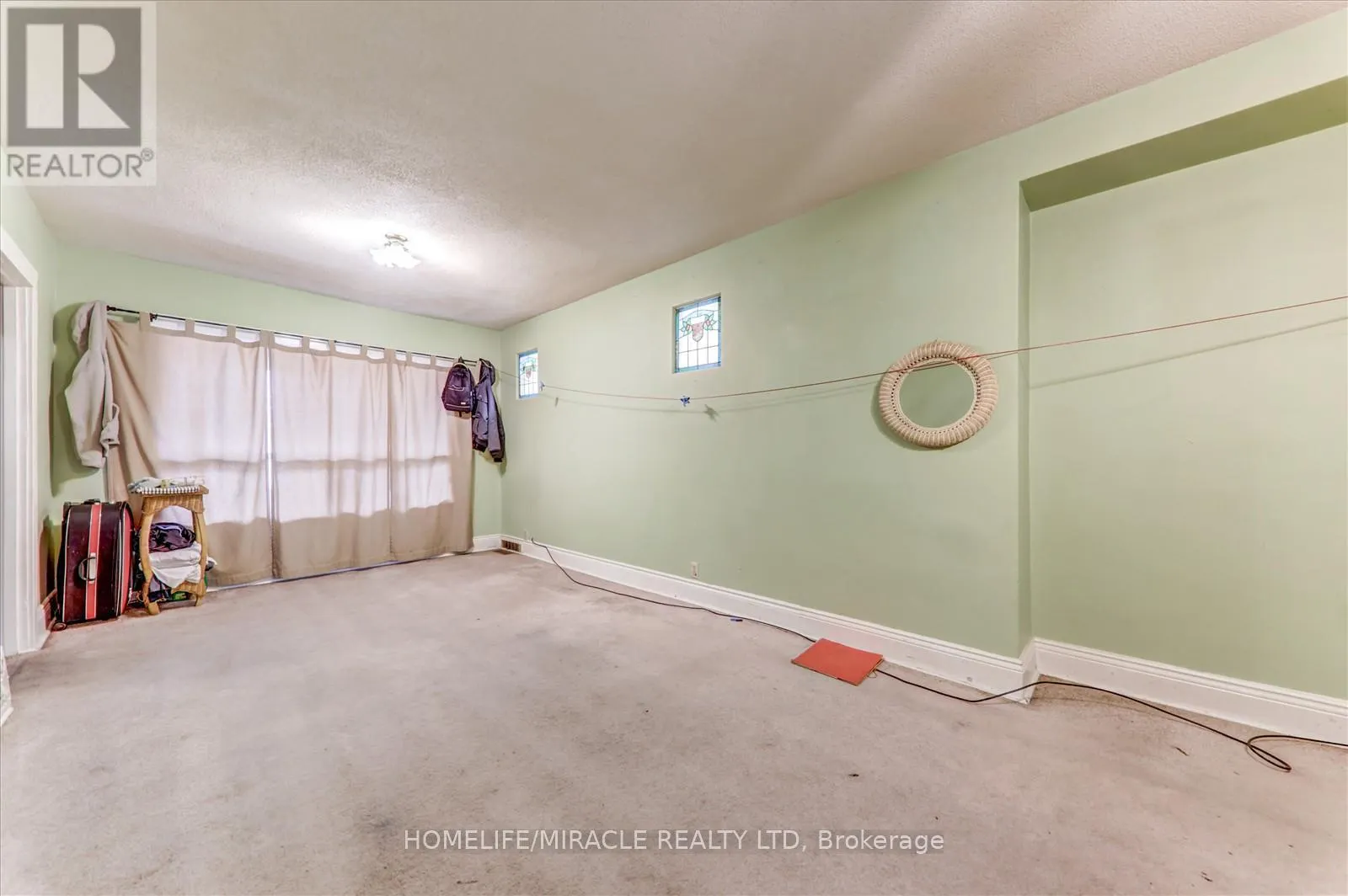 10 ST MATTHEWS AVENUE