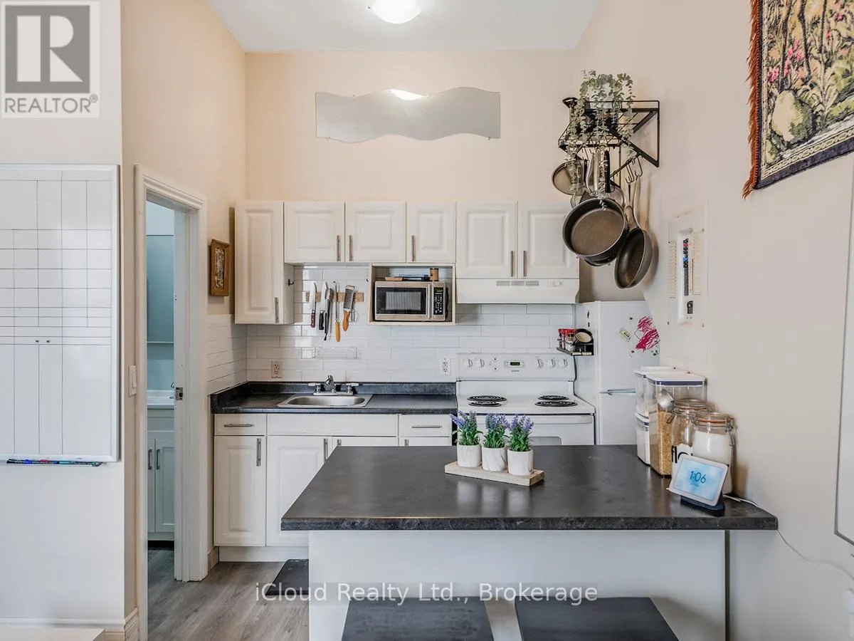 UNIT 1 - 1308 KING STREET