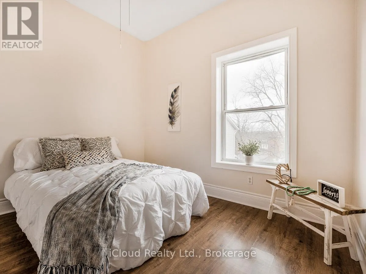 UNIT 3 - 1308 KING STREET E