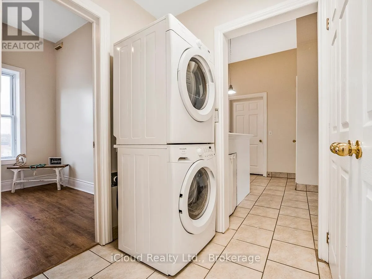 UNIT 3 - 1308 KING STREET E
