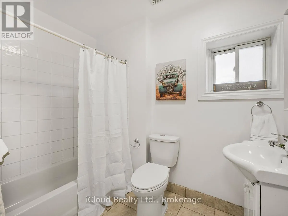UNIT 3 - 1308 KING STREET E