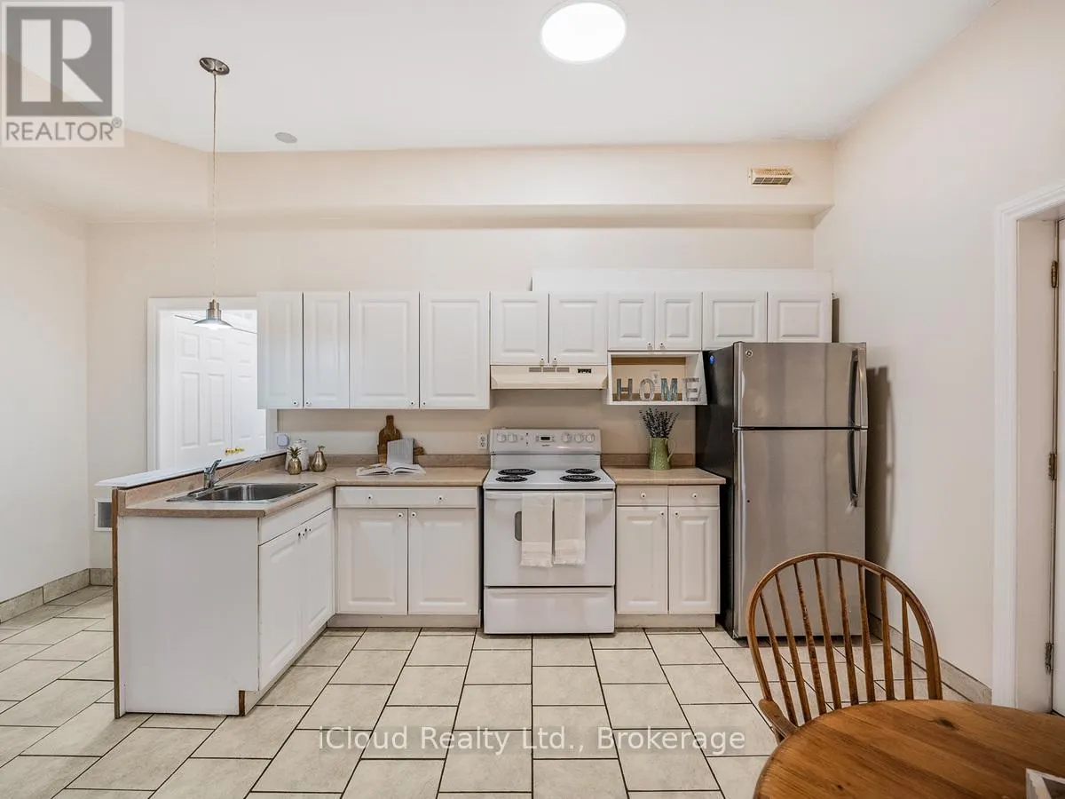 UNIT 3 - 1308 KING STREET E