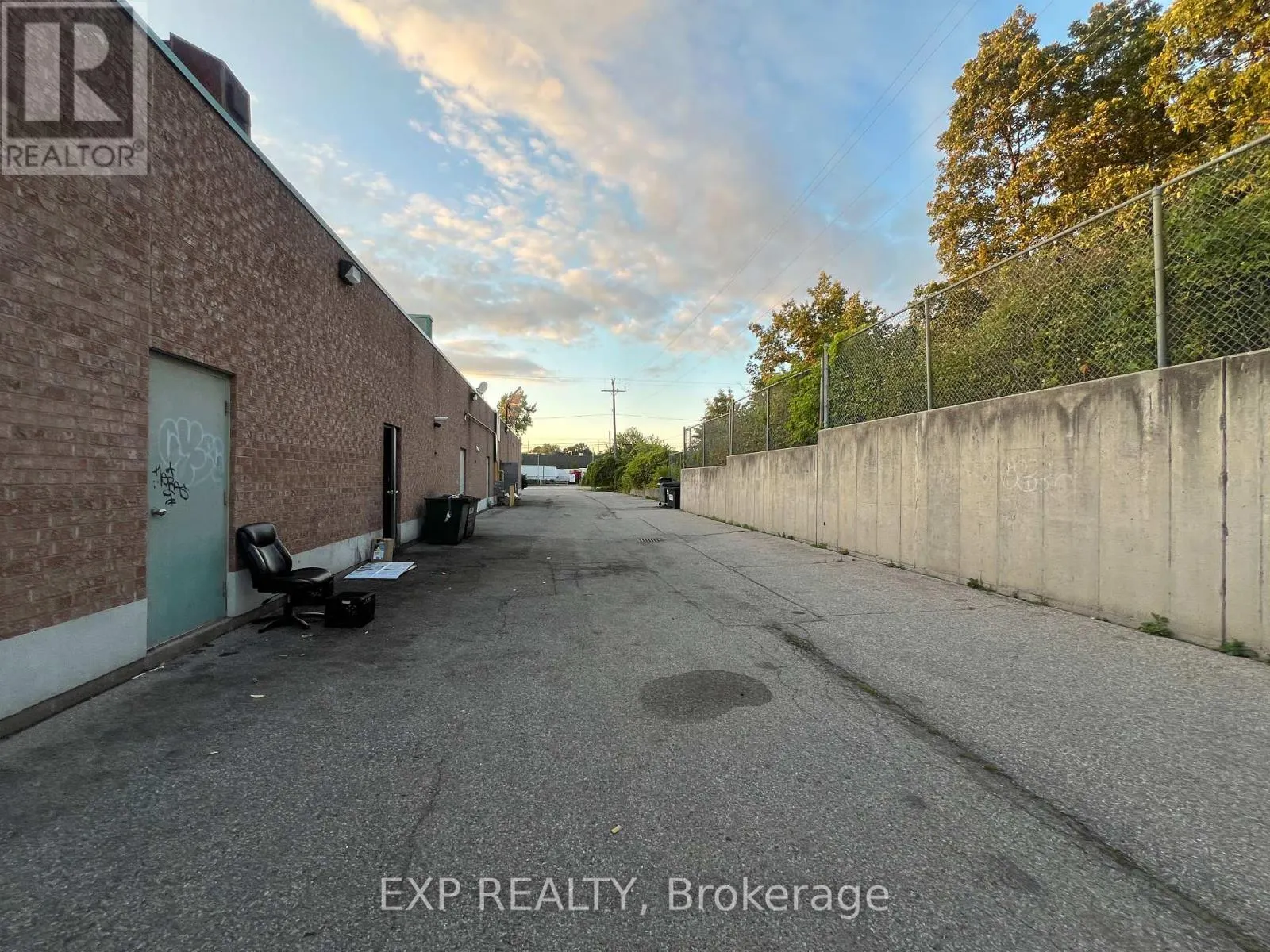383 ELGIN STREET N