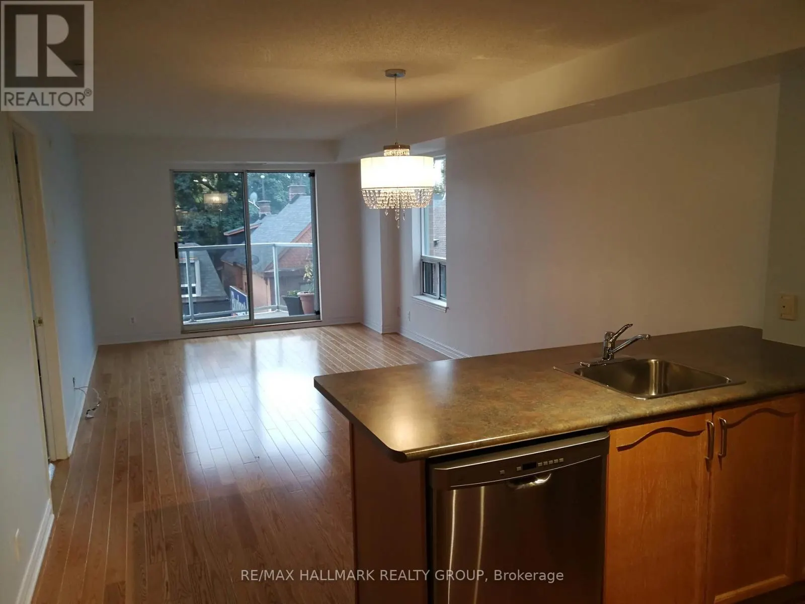 413 - 429 SOMERSET STREET W