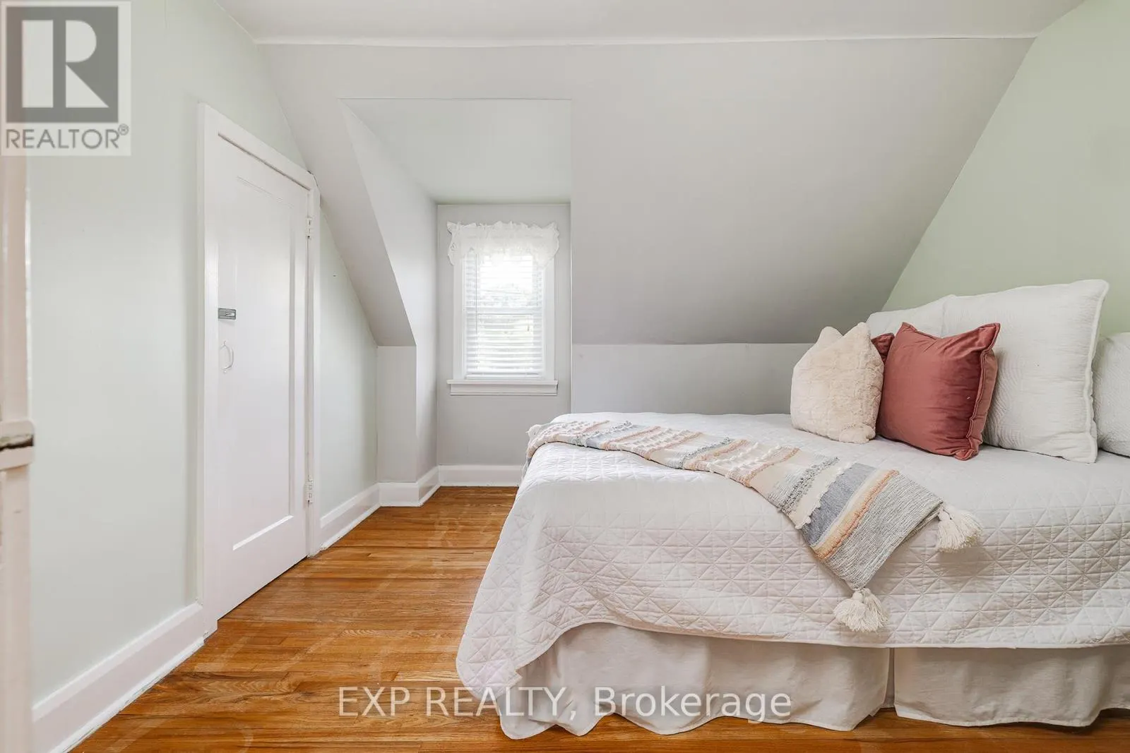 46 SYDENHAM STREET S
