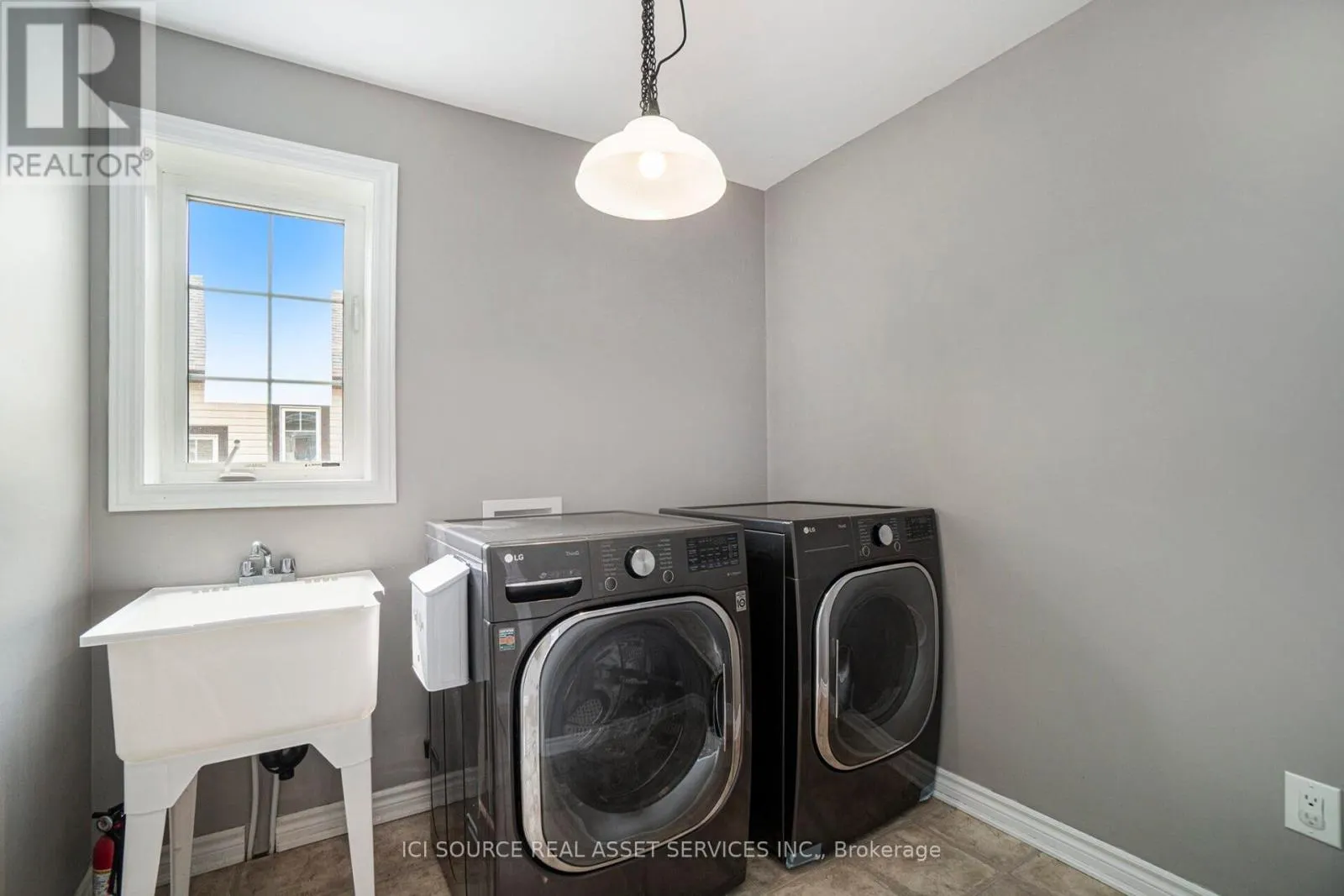 748 MAYFLY CRESCENT