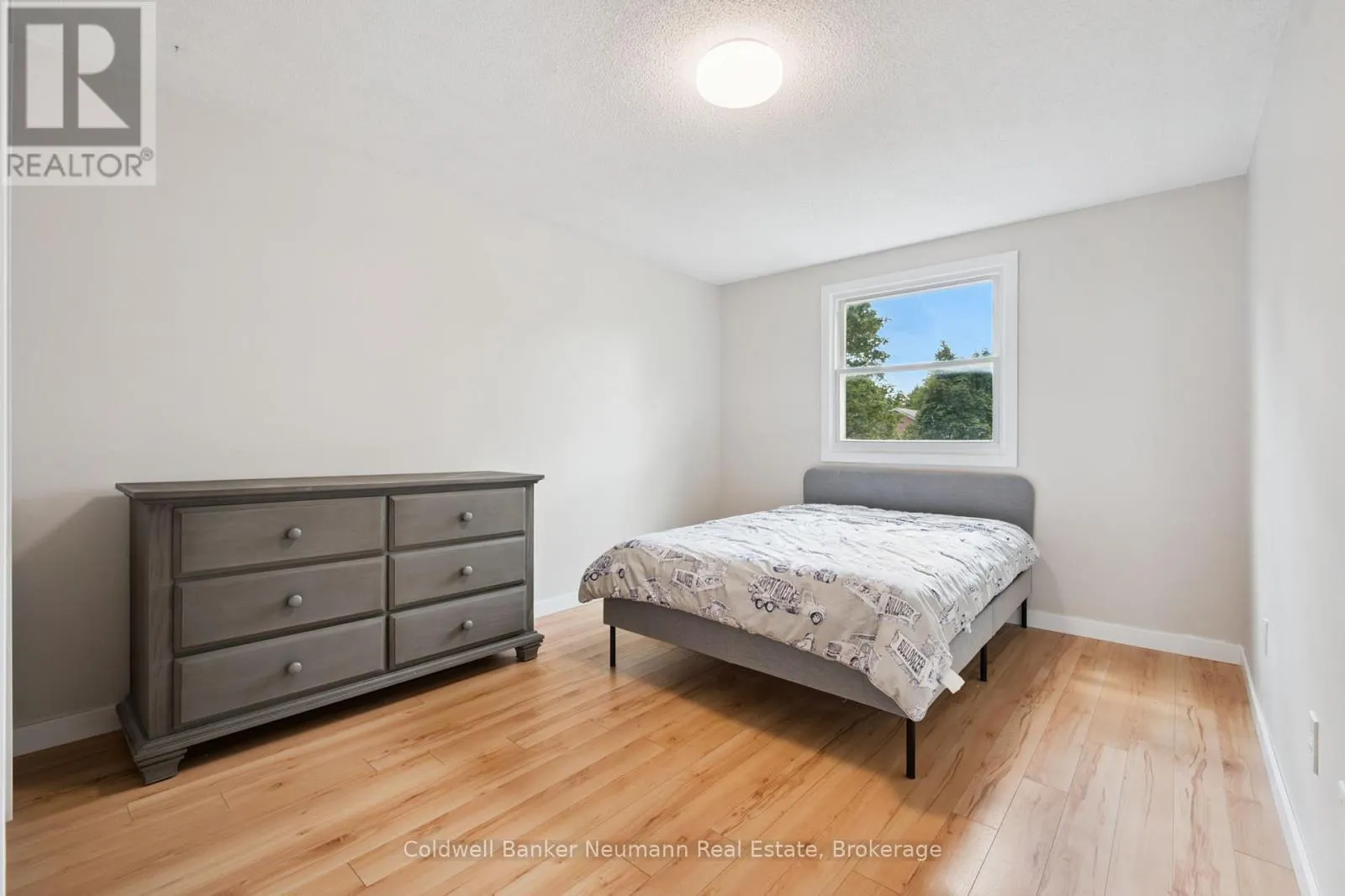 29 GRANDRIDGE CRESCENT