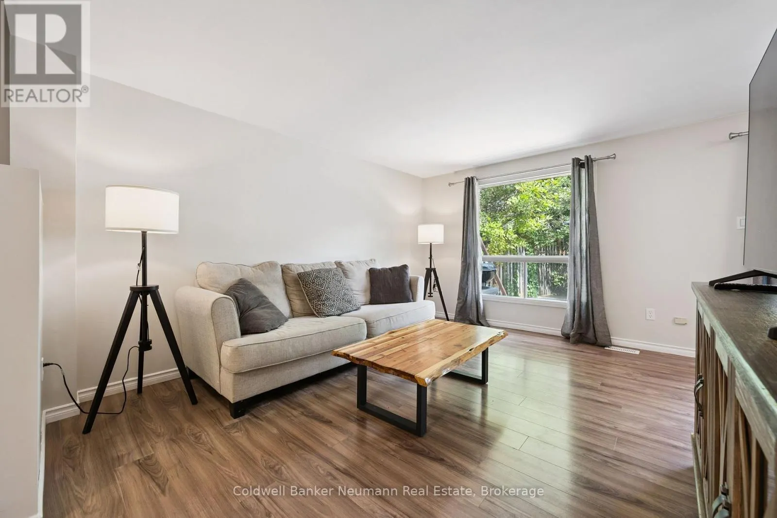 29 GRANDRIDGE CRESCENT