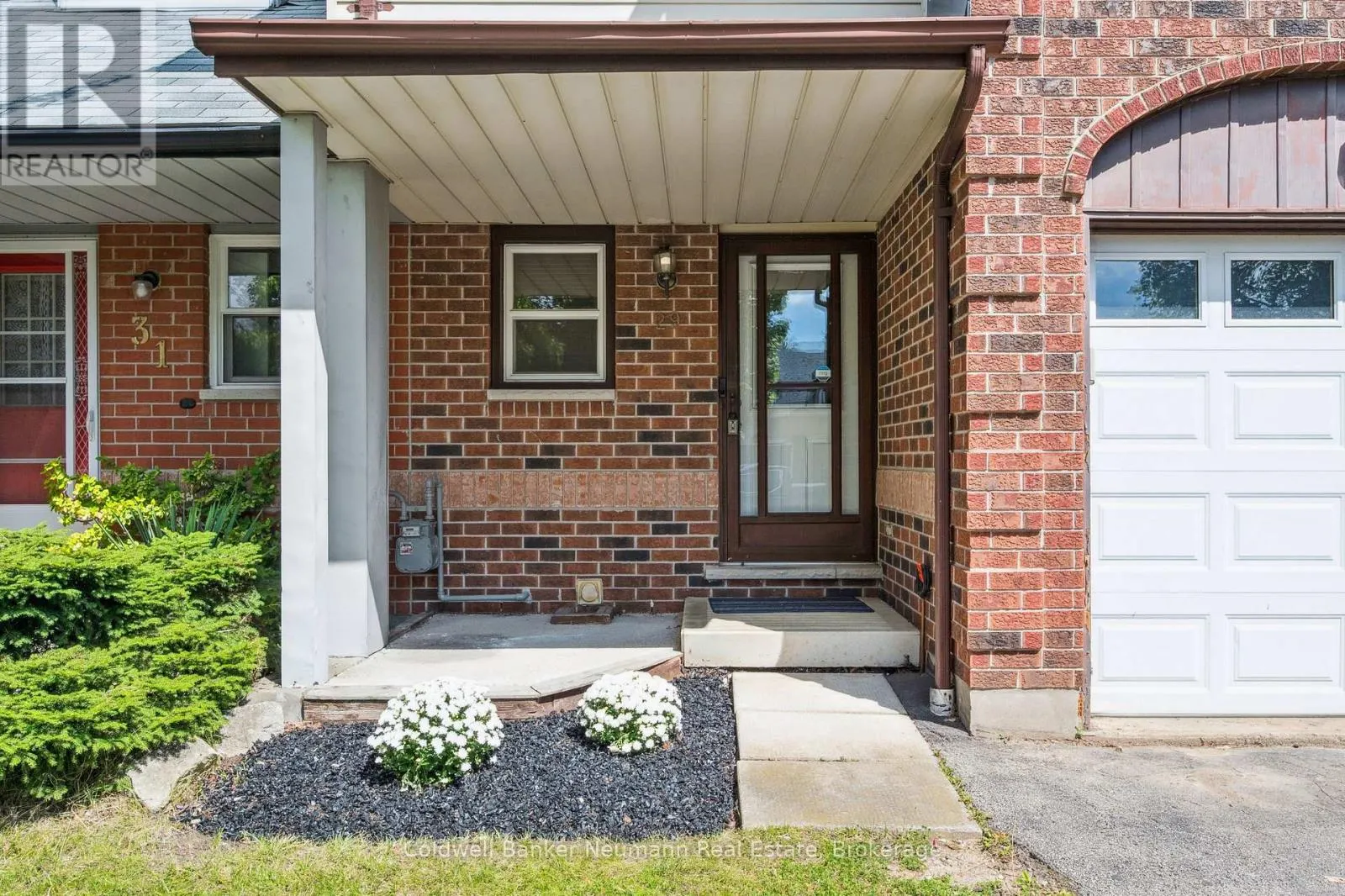 29 GRANDRIDGE CRESCENT