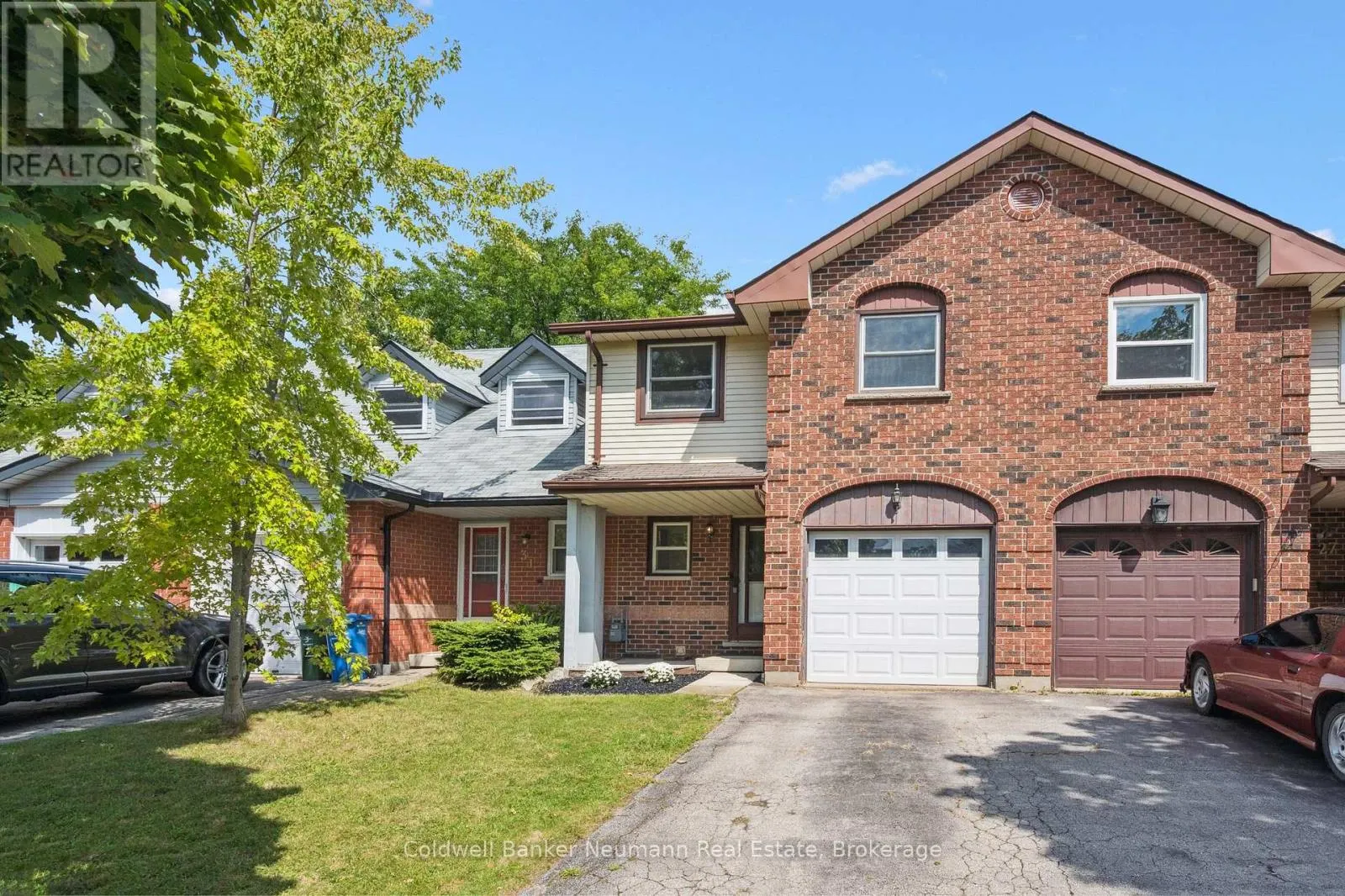 29 GRANDRIDGE CRESCENT