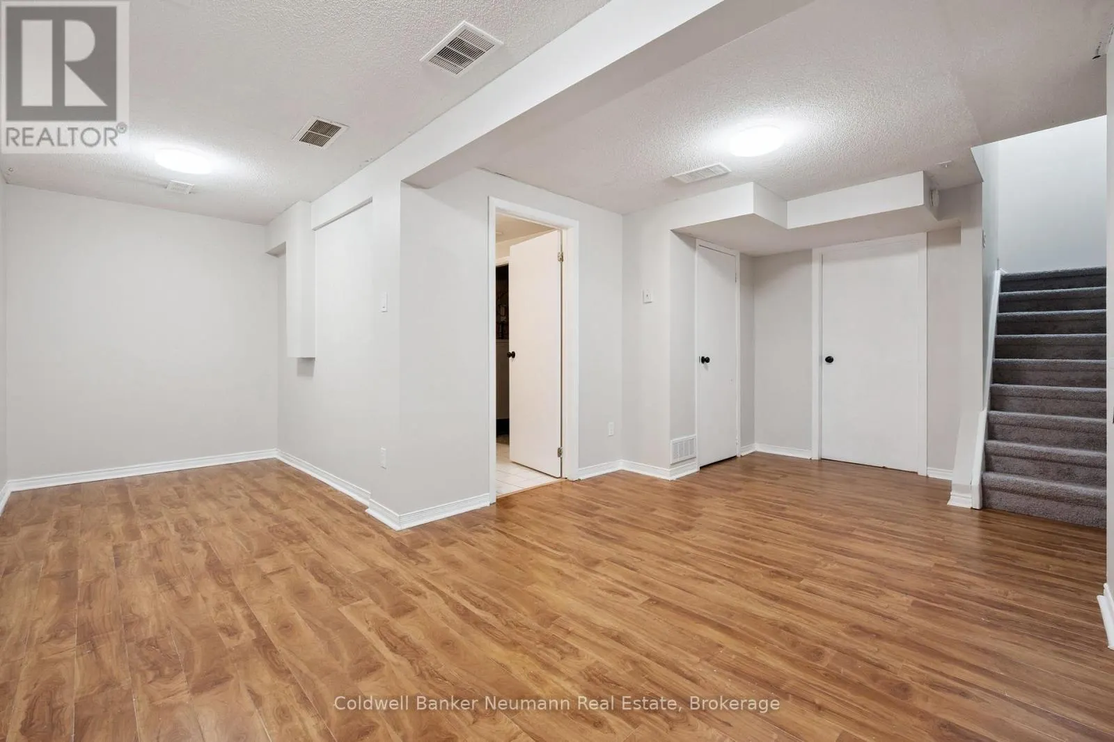29 GRANDRIDGE CRESCENT