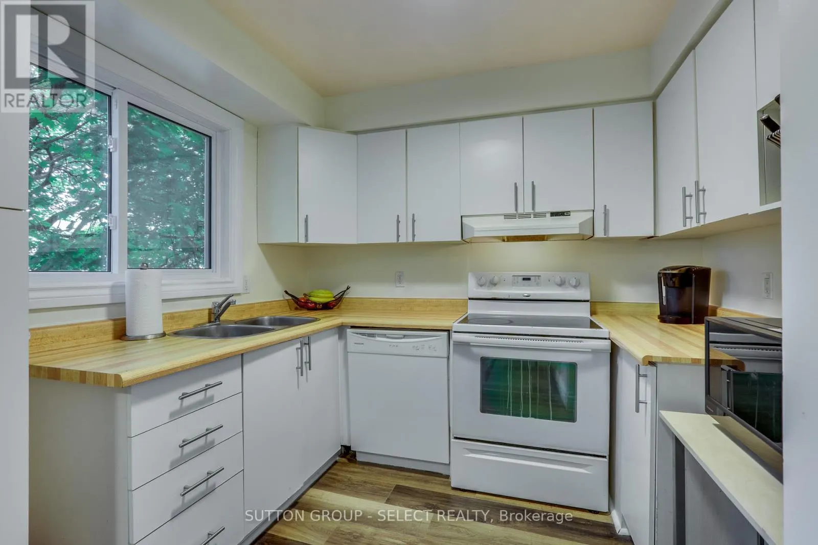 7 - 320 WESTMINSTER AVENUE, #7