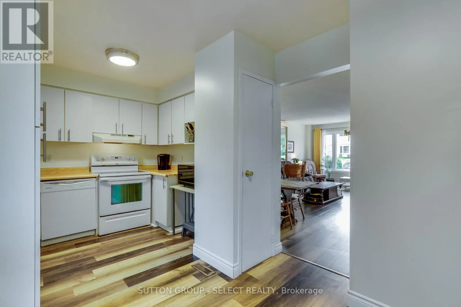 7 - 320 WESTMINSTER AVENUE, #7