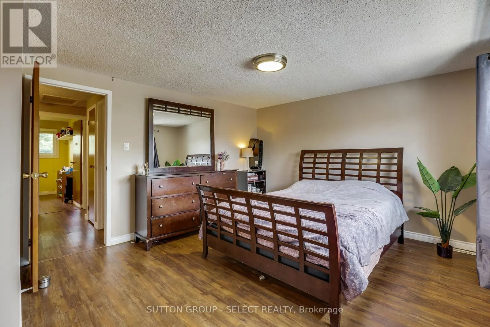 7 - 320 WESTMINSTER AVENUE, #7