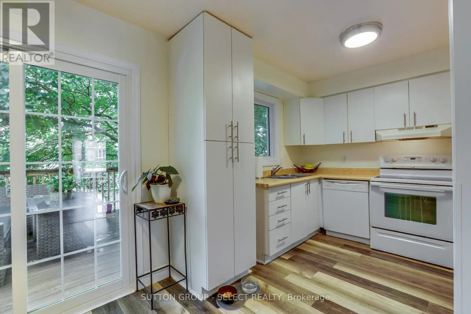 7 - 320 WESTMINSTER AVENUE, #7