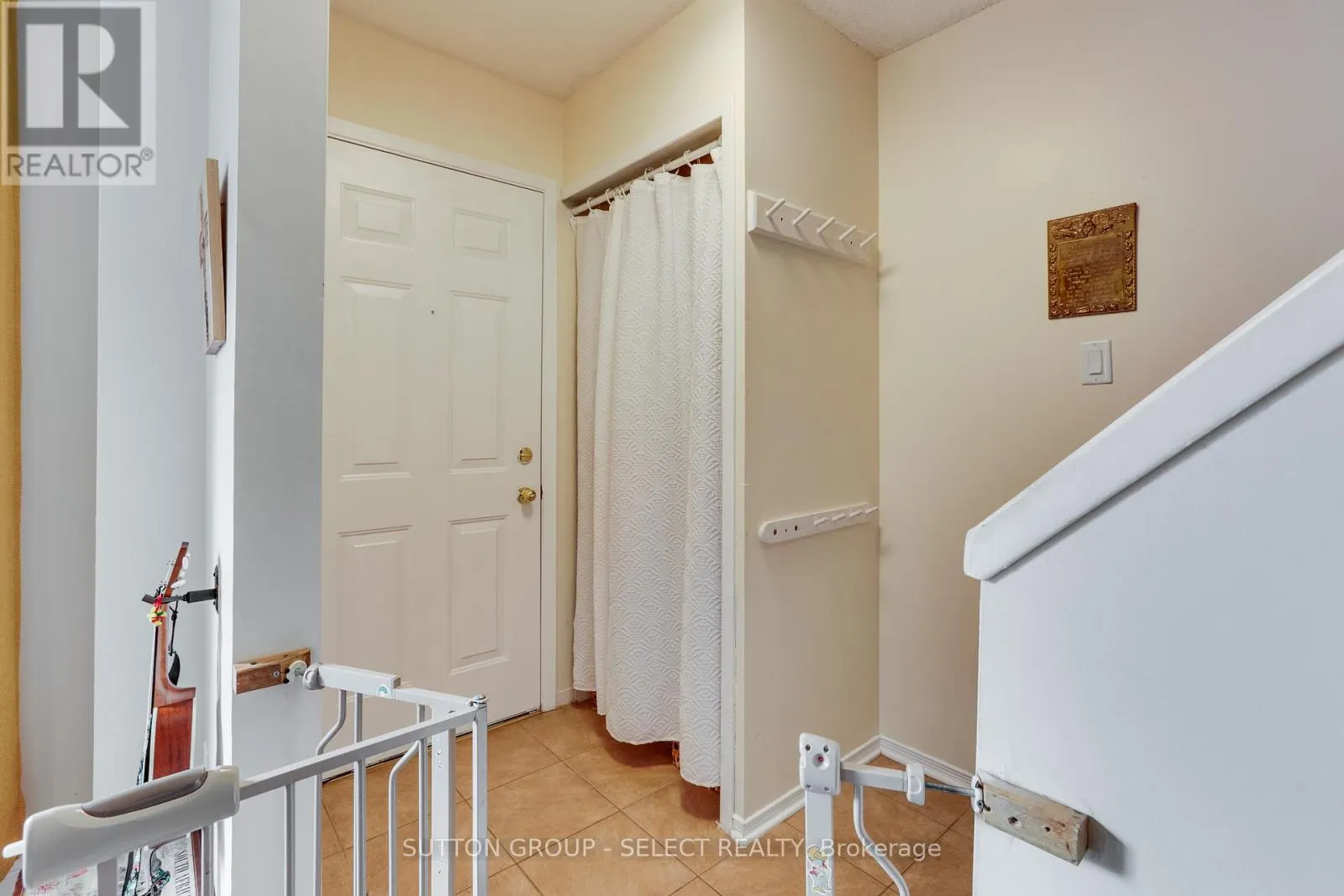7 - 320 WESTMINSTER AVENUE, #7