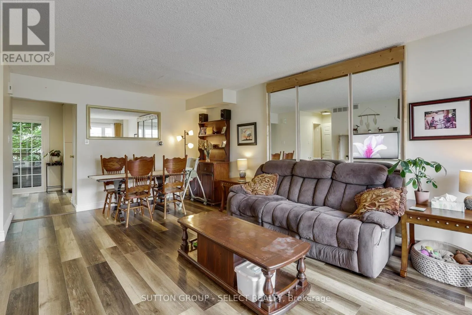 7 - 320 WESTMINSTER AVENUE, #7