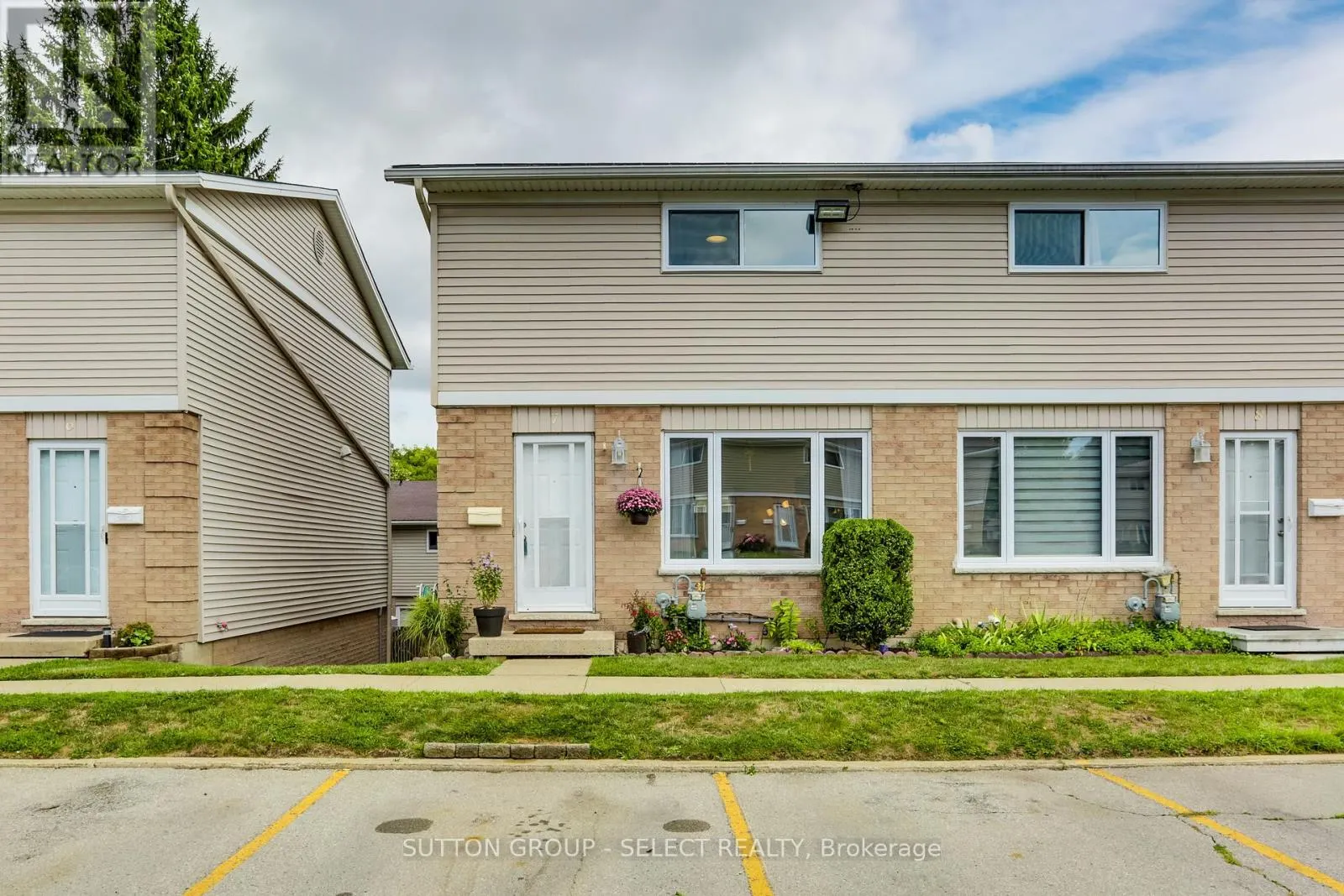 7 - 320 WESTMINSTER AVENUE, #7
