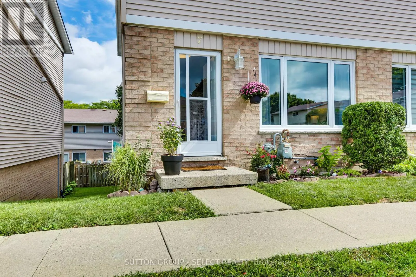 7 - 320 WESTMINSTER AVENUE, #7