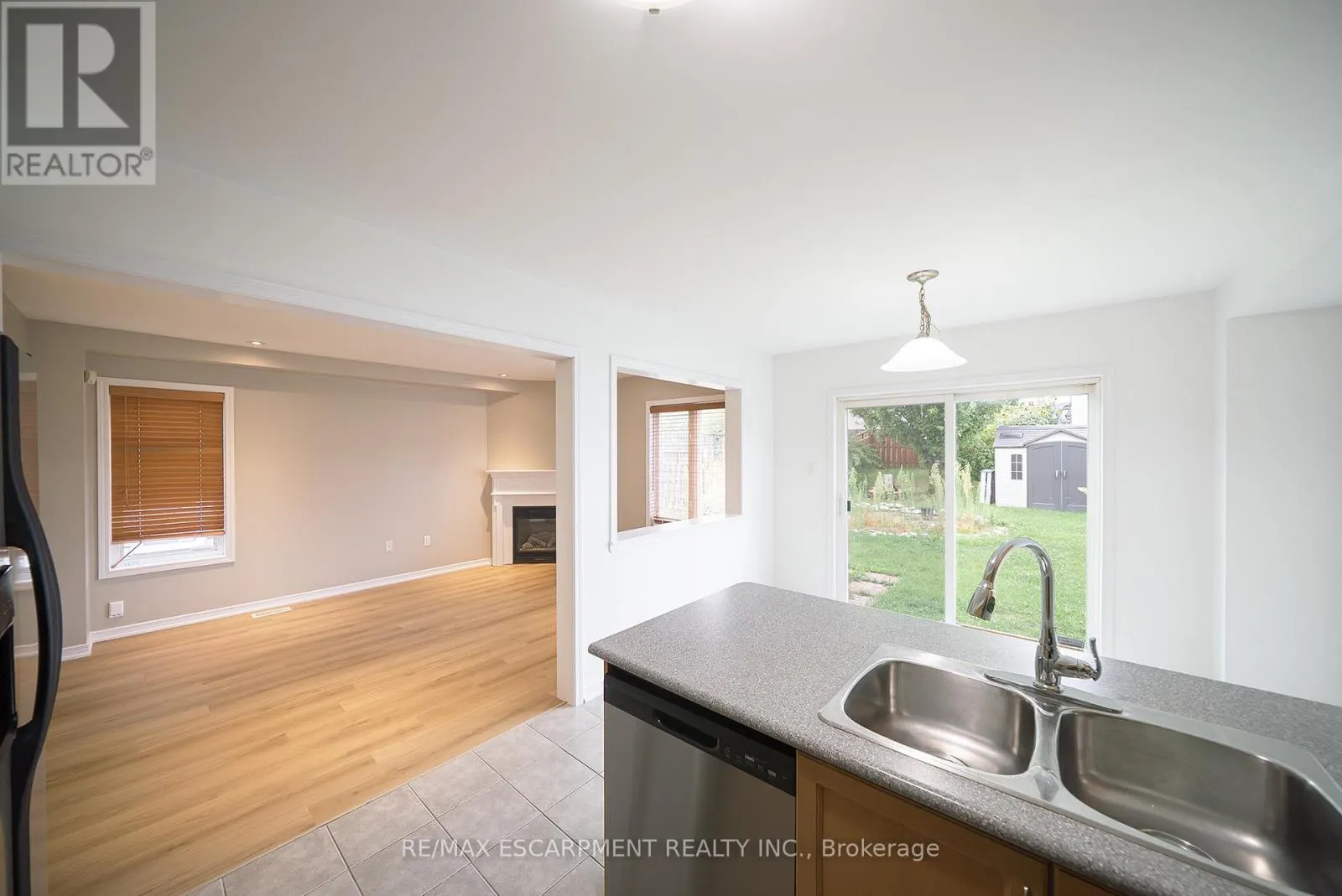 46 WARNER LANE