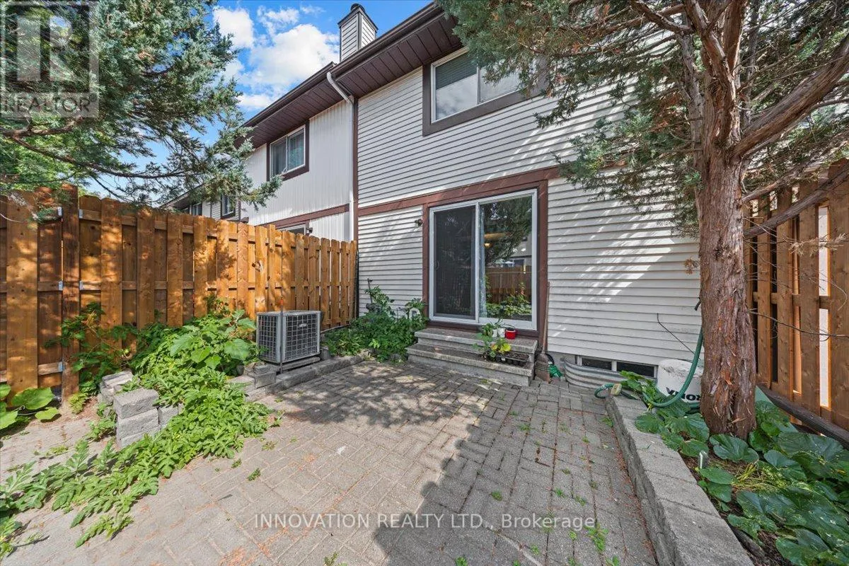 82 STOKES CRESCENT E