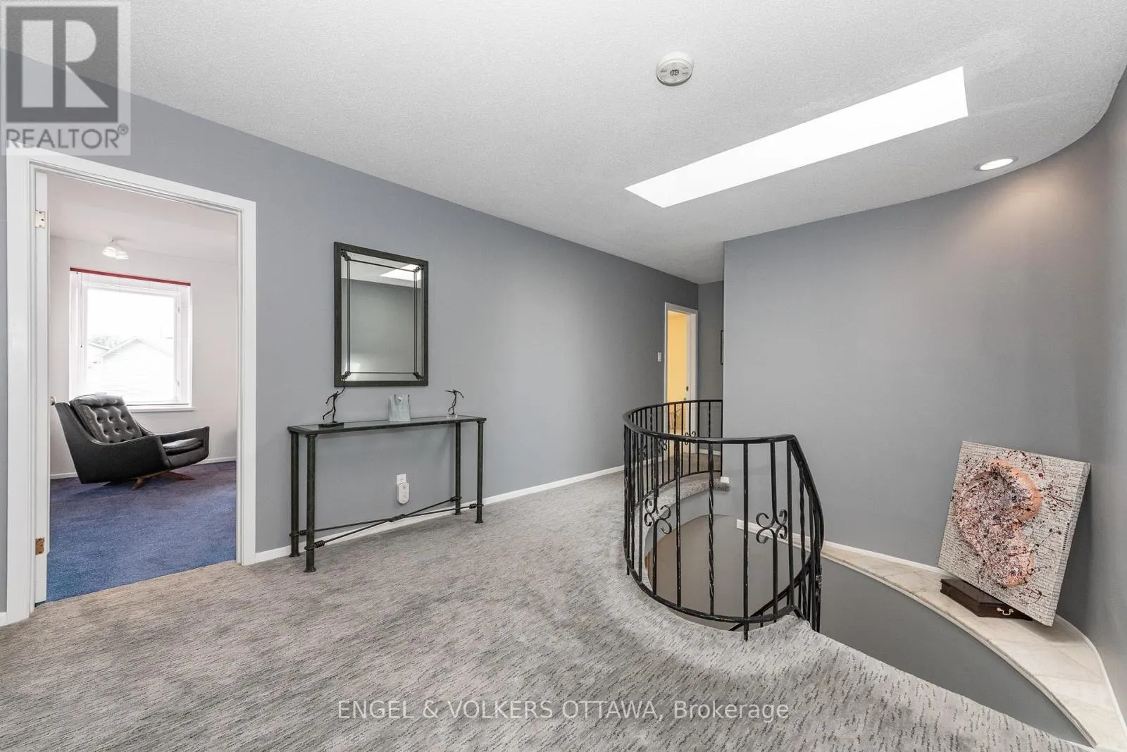 899 DRESDEN CRESCENT
