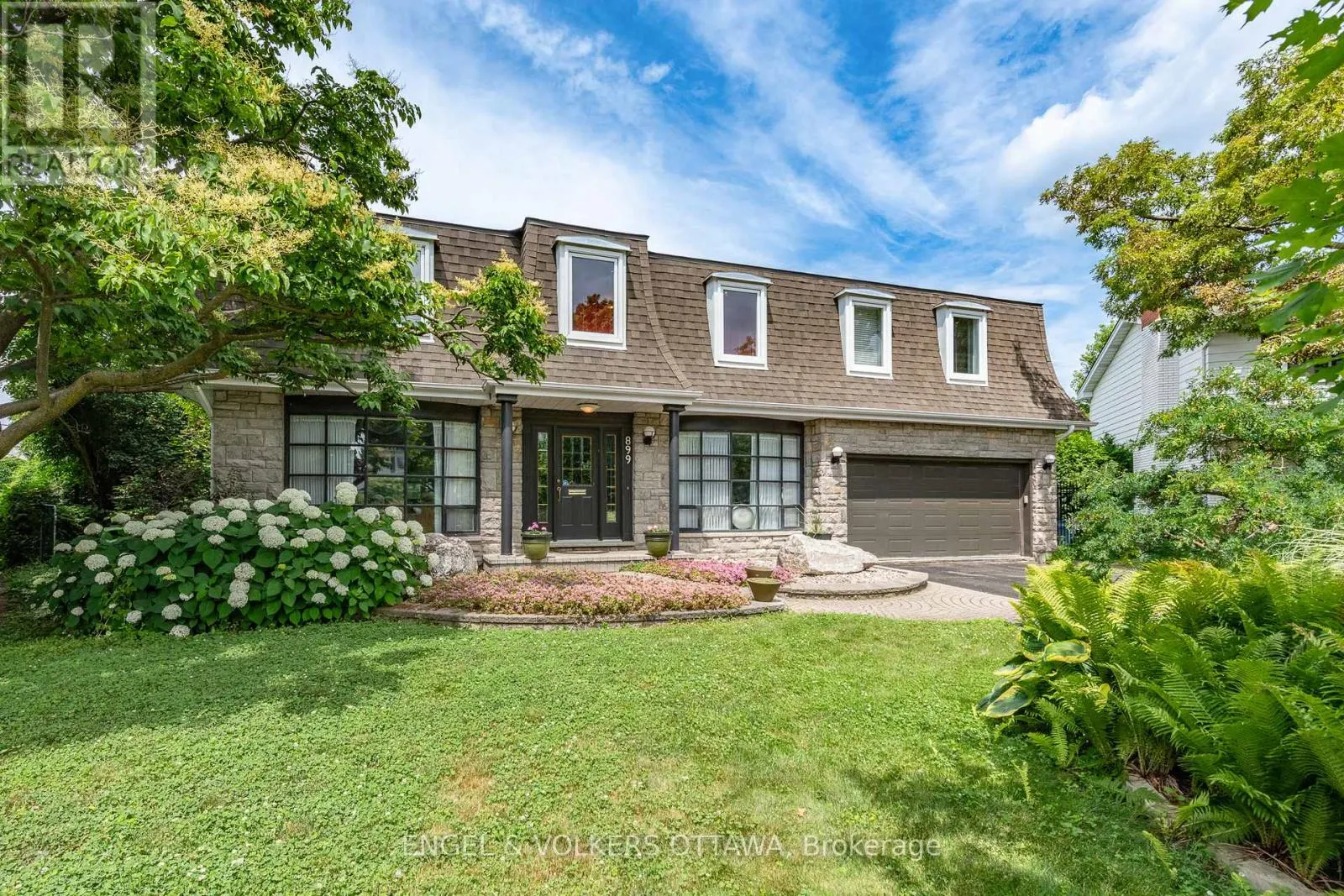 899 DRESDEN CRESCENT