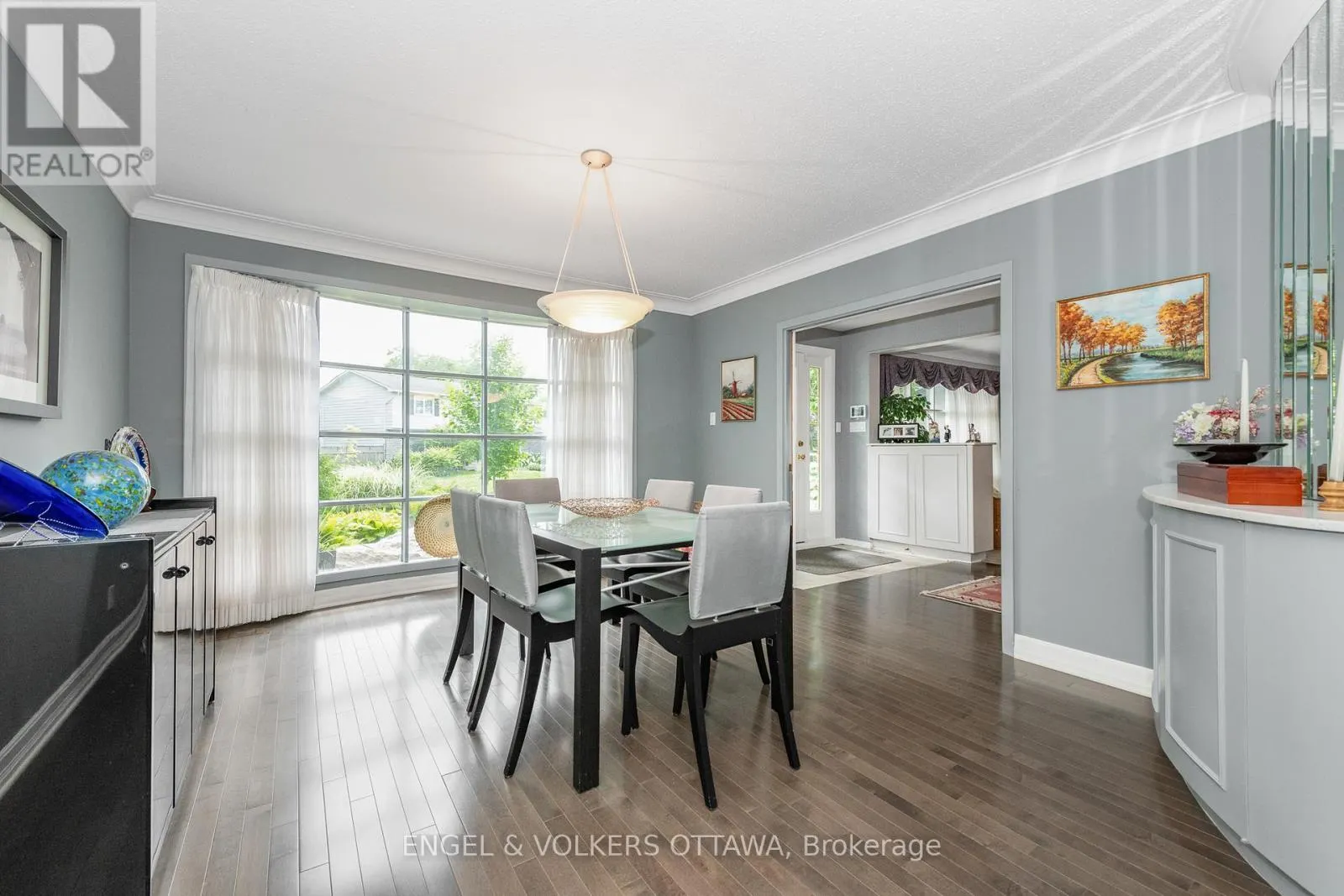 899 DRESDEN CRESCENT