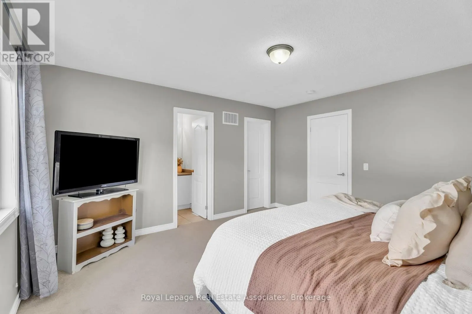 822 COOK CRESCENT