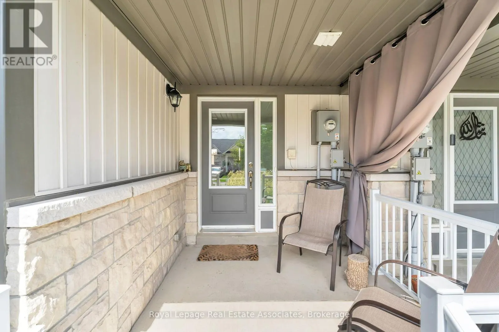 822 COOK CRESCENT