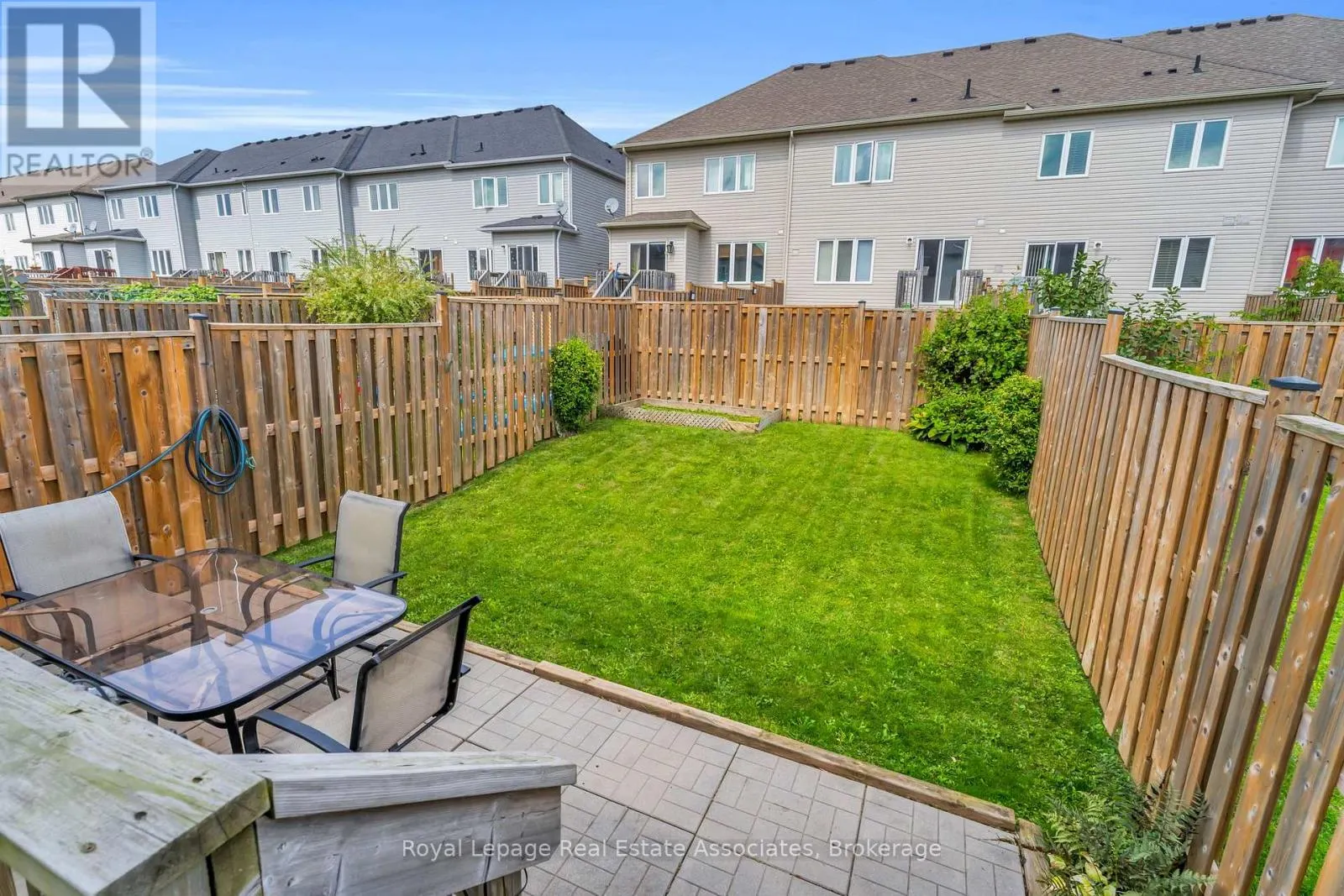 822 COOK CRESCENT