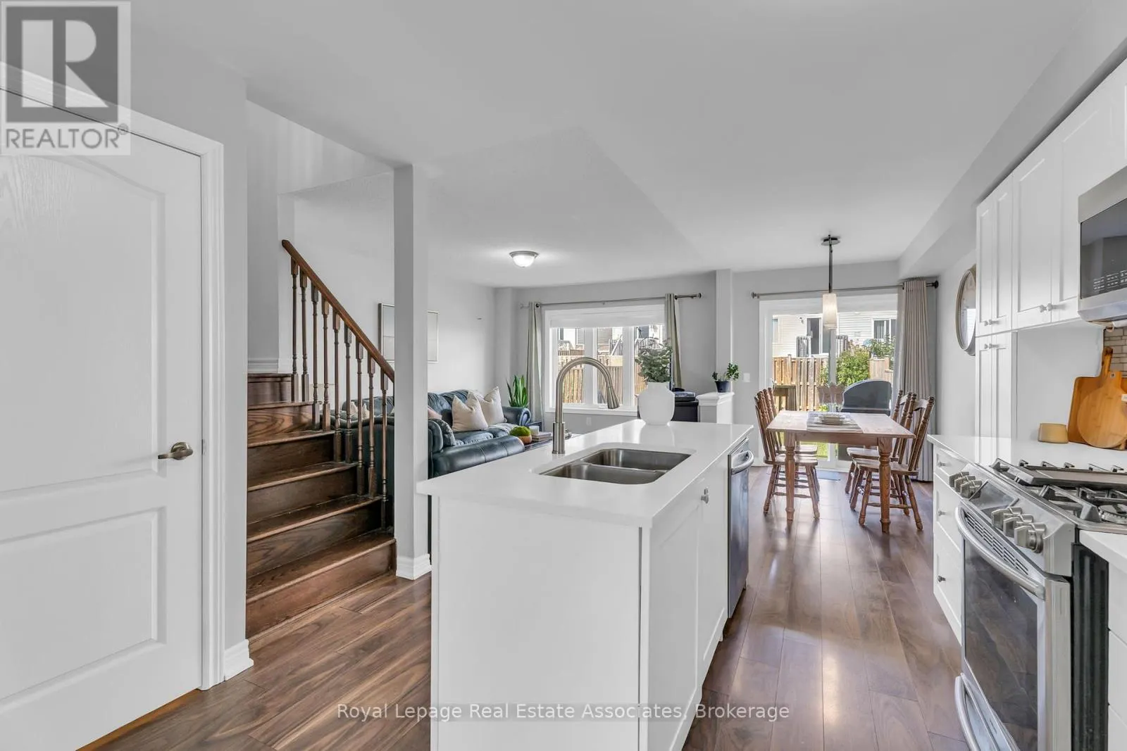 822 COOK CRESCENT