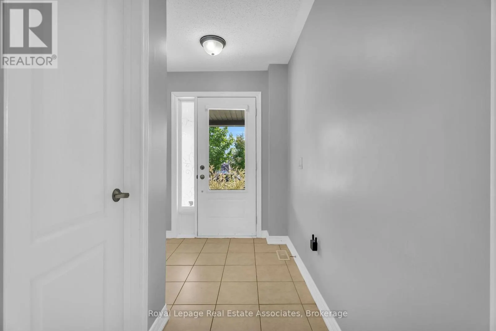 822 COOK CRESCENT