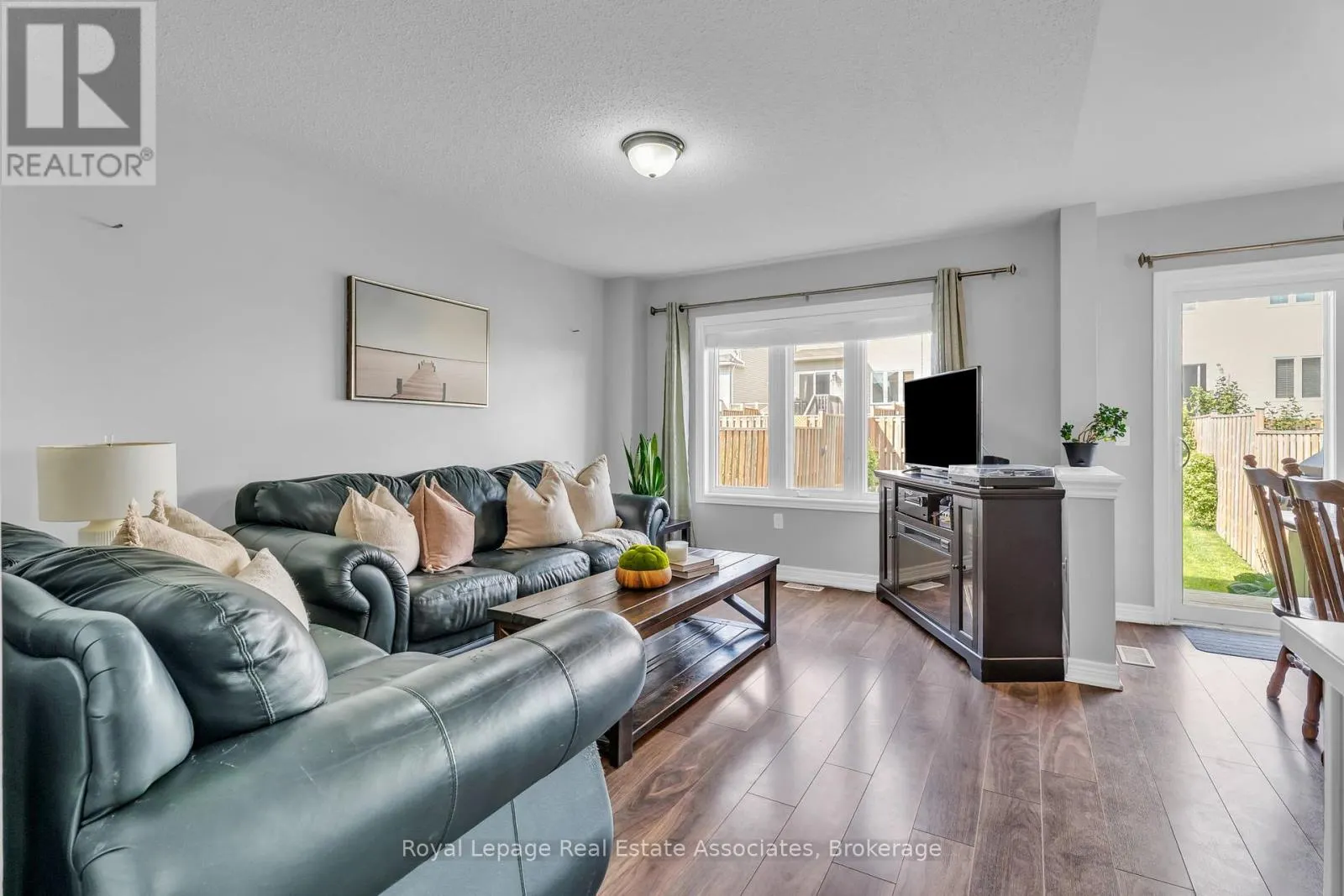 822 COOK CRESCENT