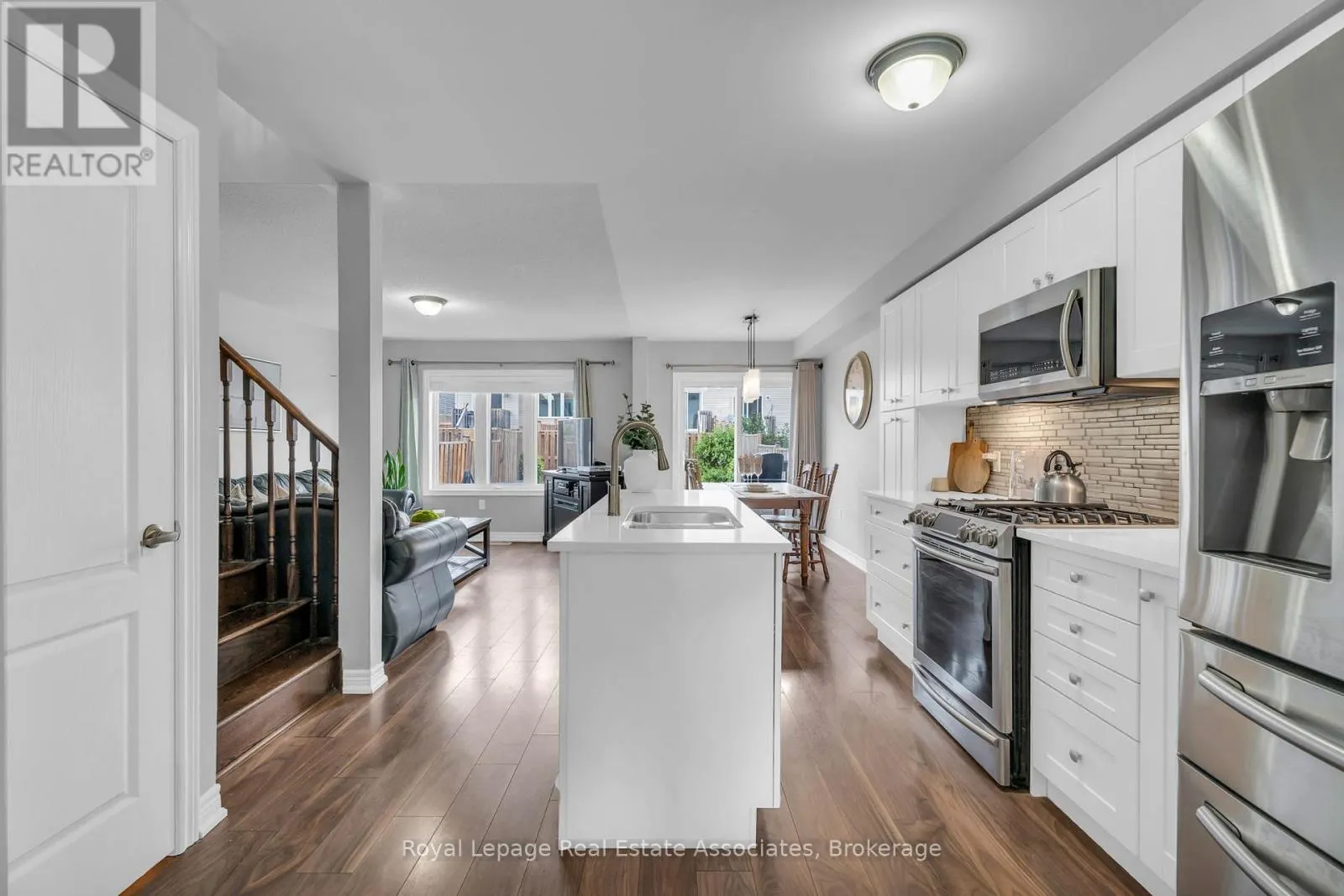 822 COOK CRESCENT