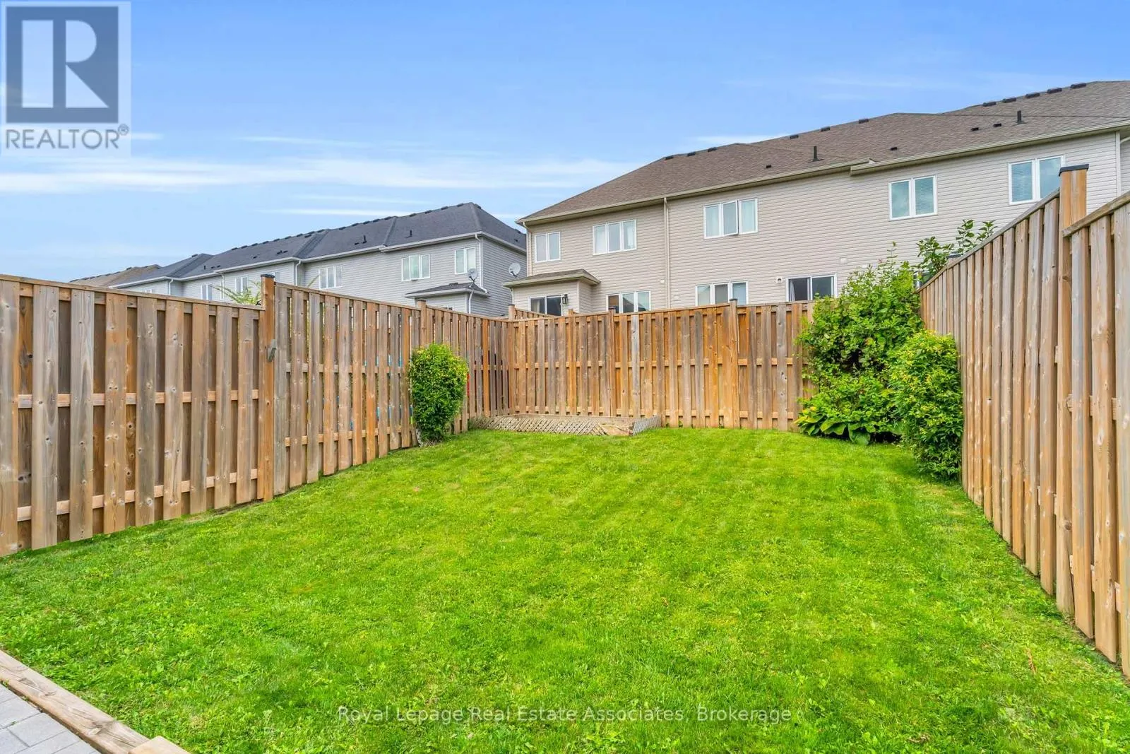 822 COOK CRESCENT