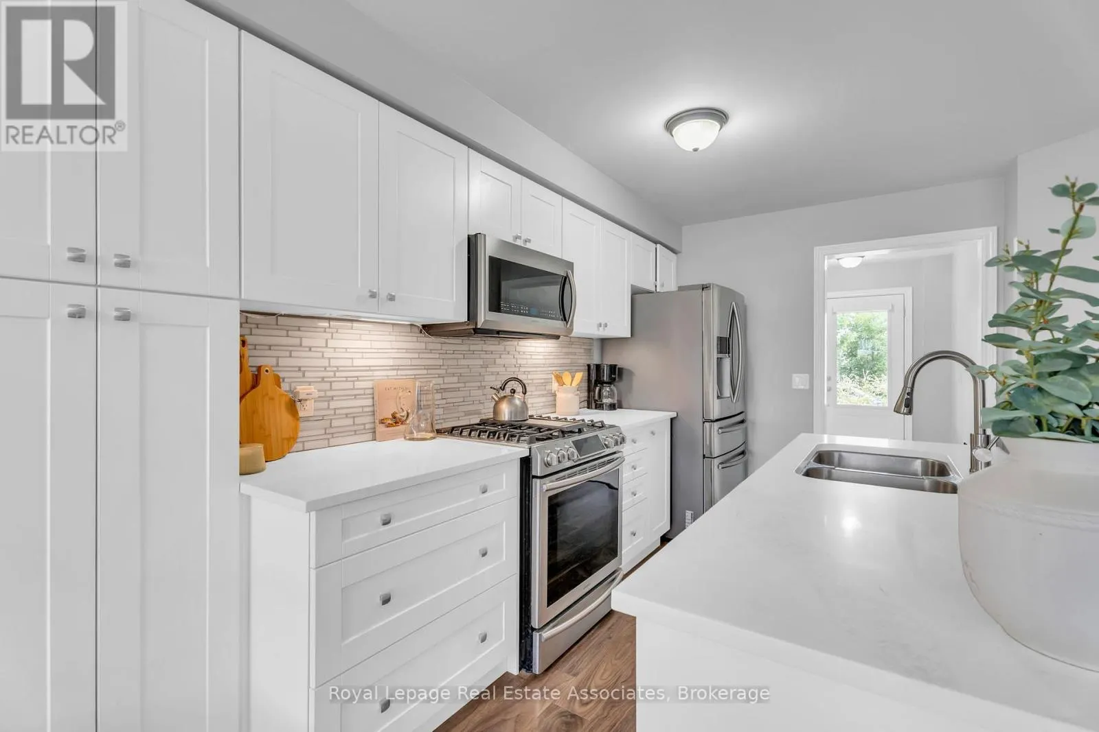 822 COOK CRESCENT