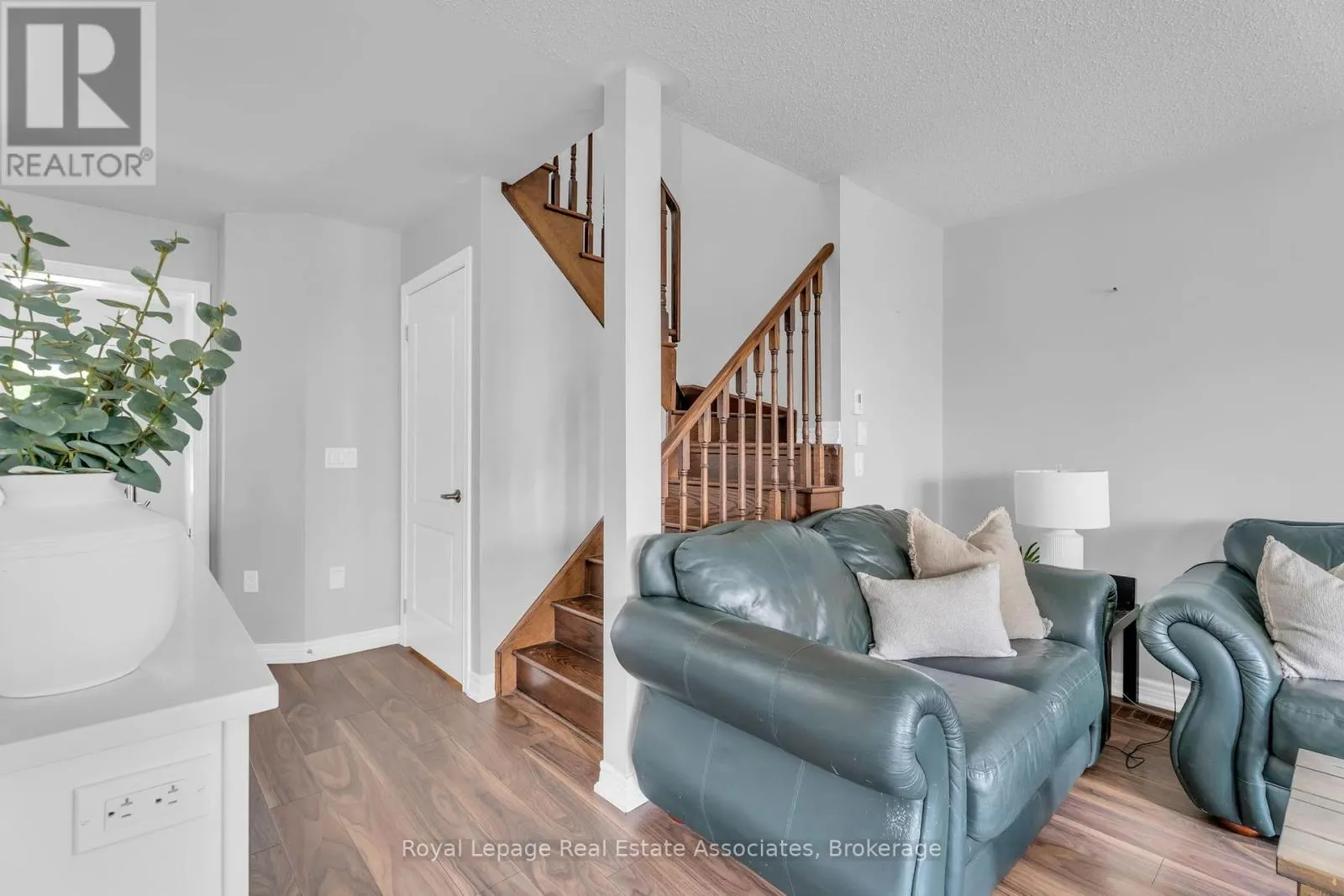 822 COOK CRESCENT