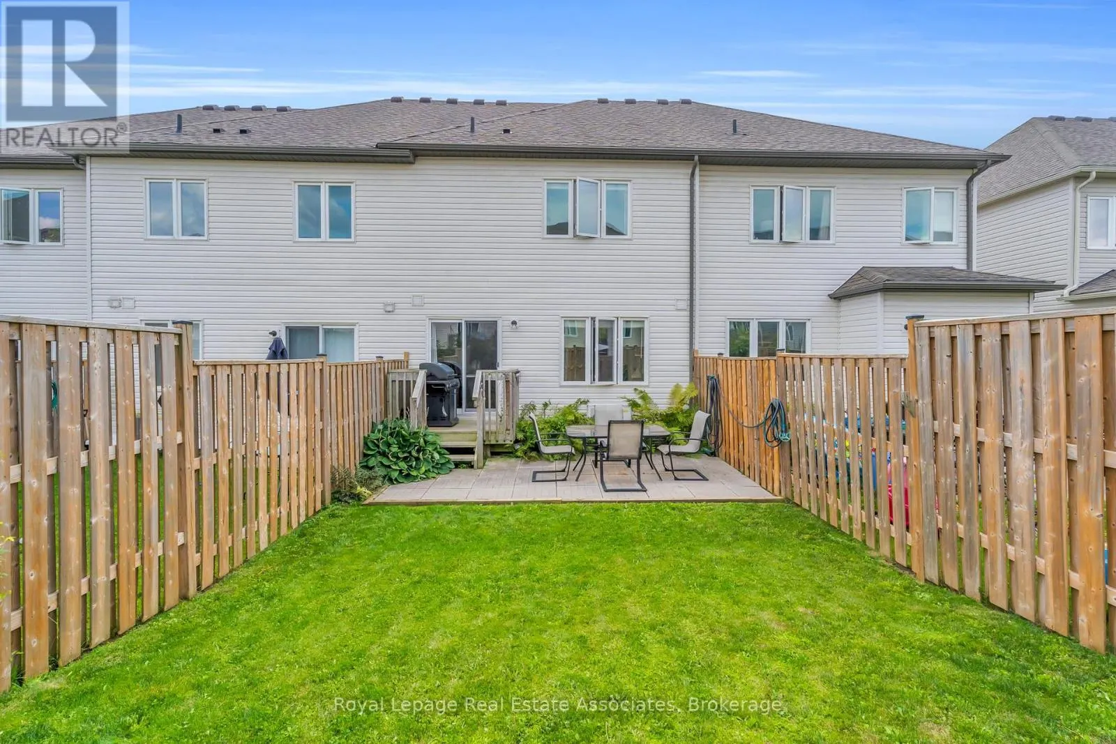 822 COOK CRESCENT