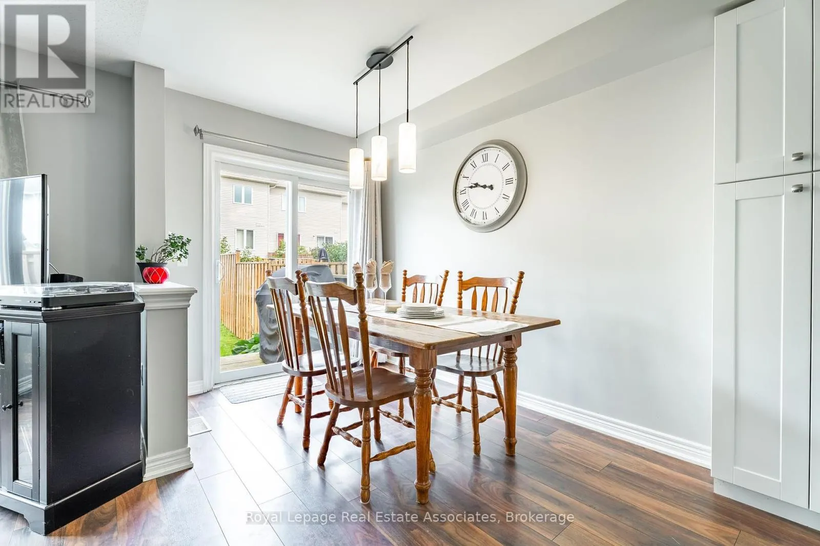 822 COOK CRESCENT