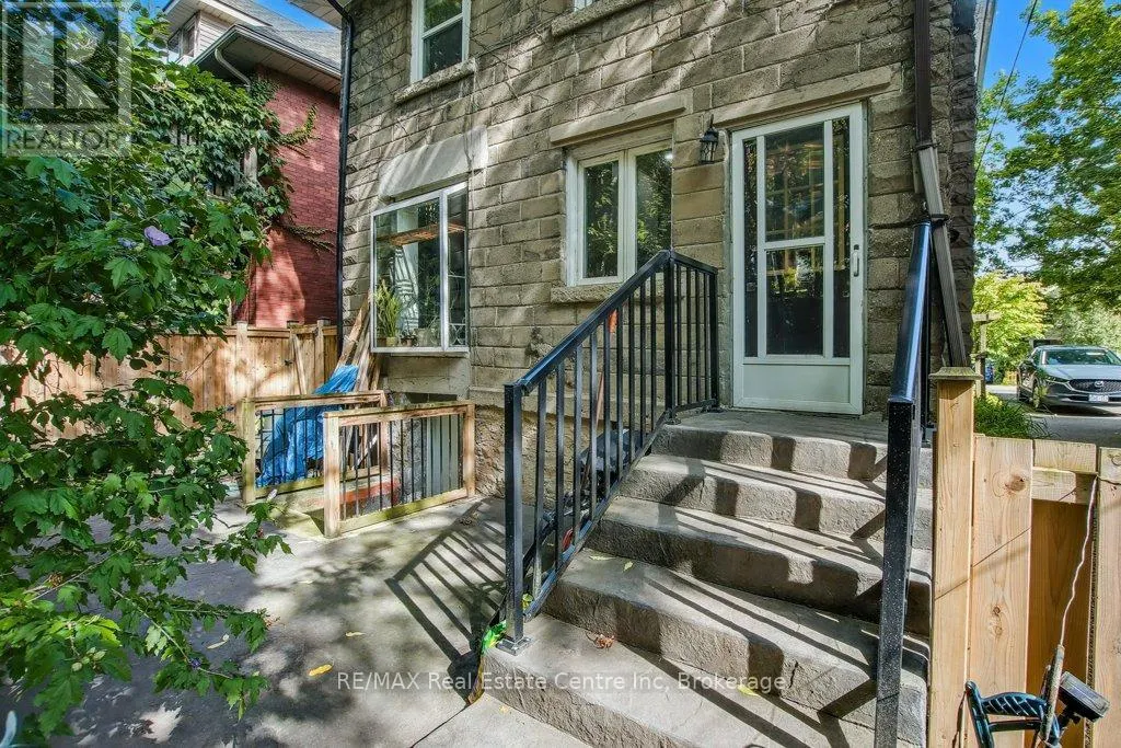 207 WATERLOO AVENUE