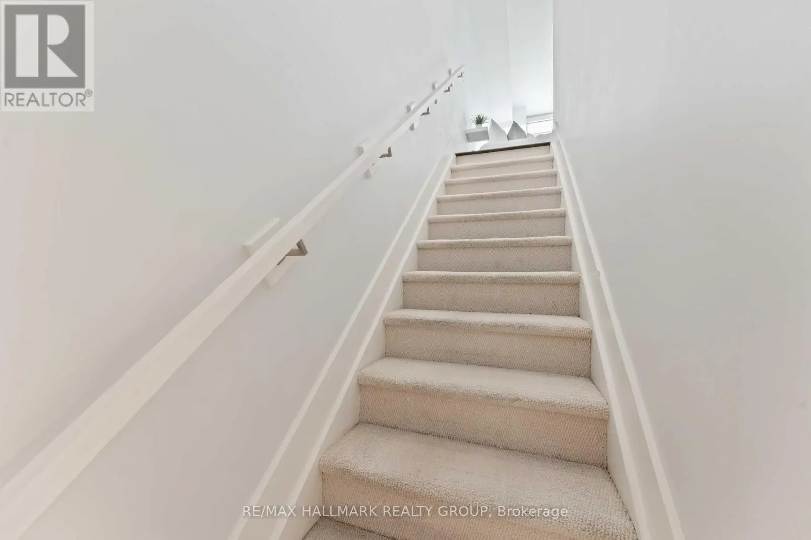 1209 - 255 BAY STREET