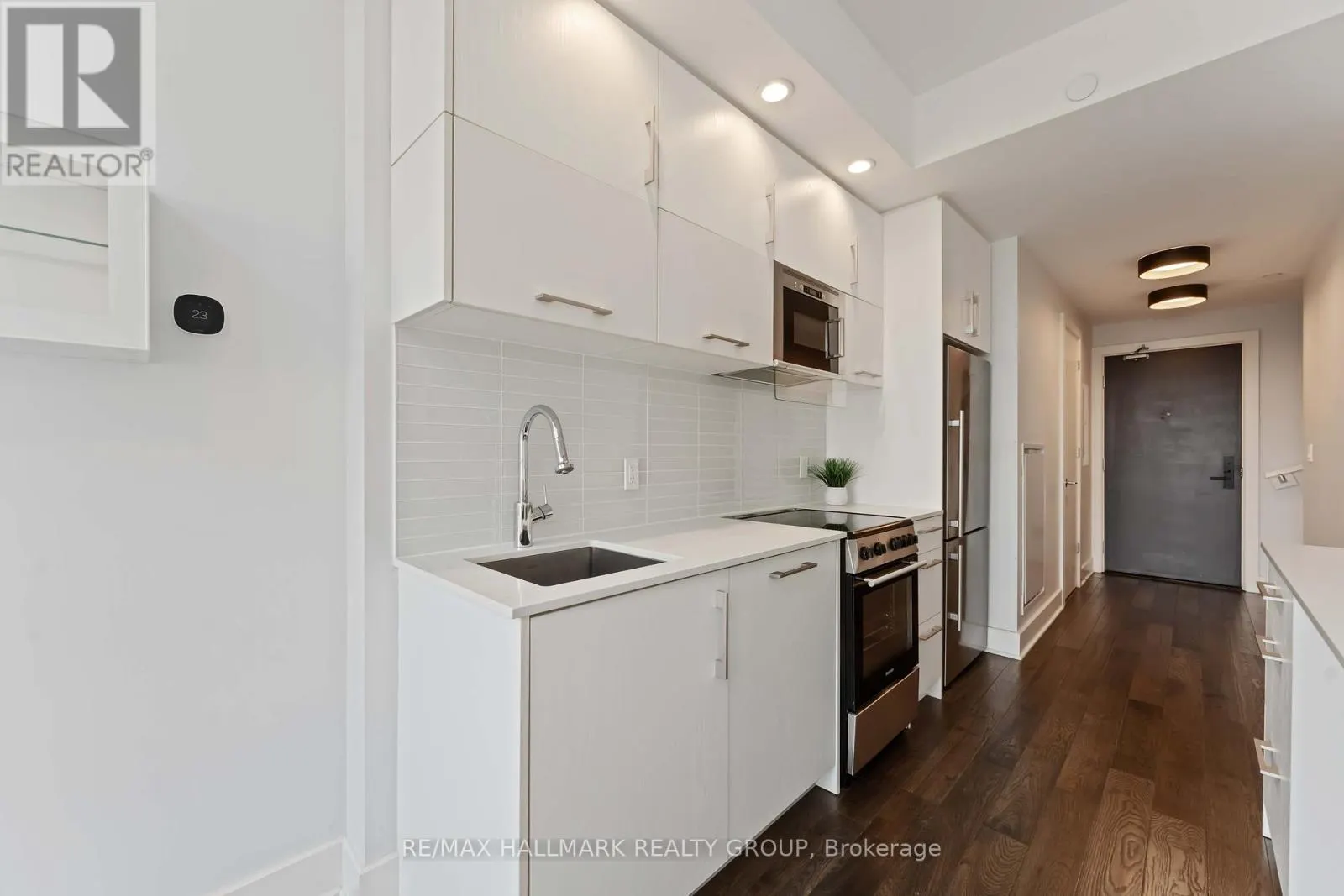 1209 - 255 BAY STREET