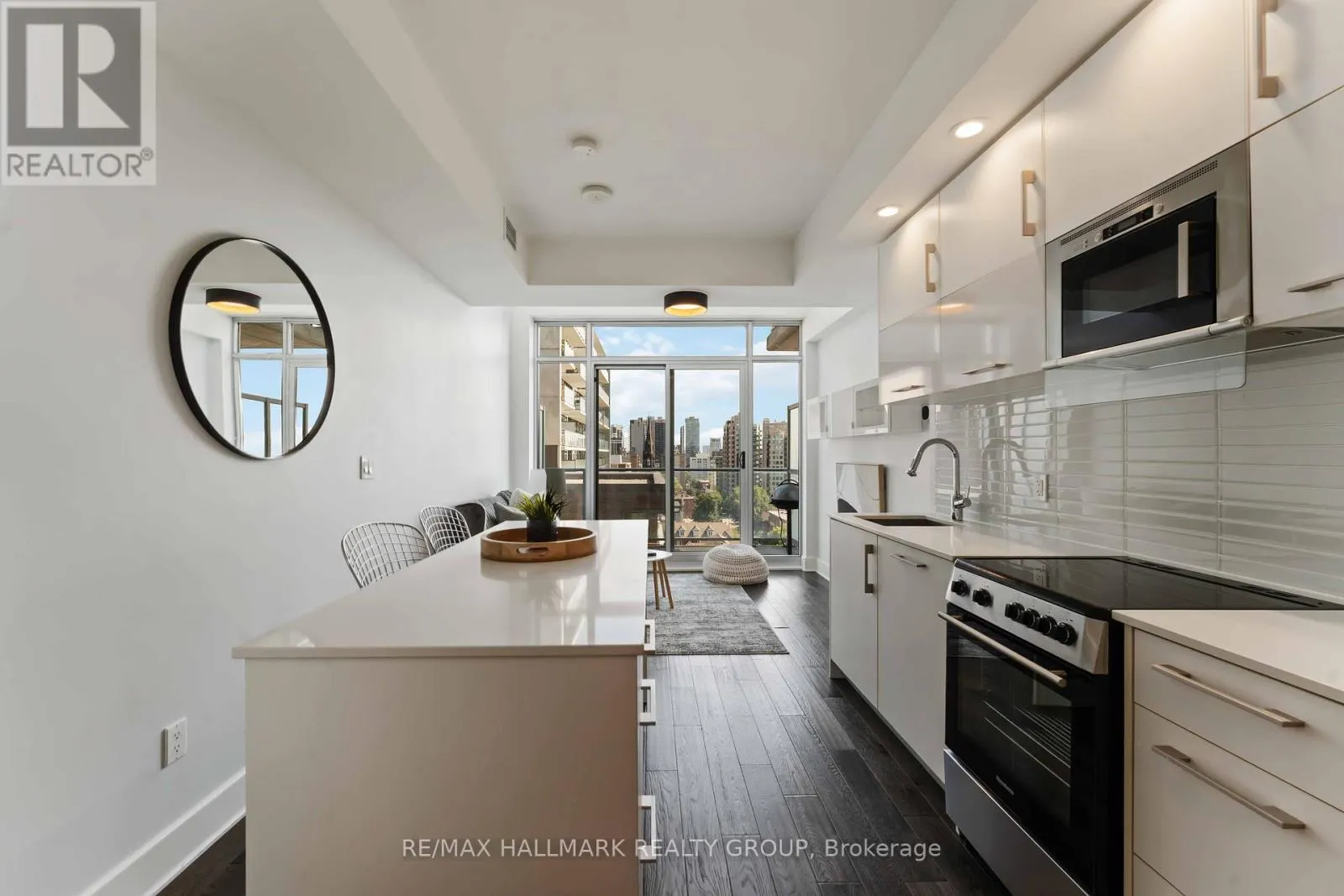 1209 - 255 BAY STREET