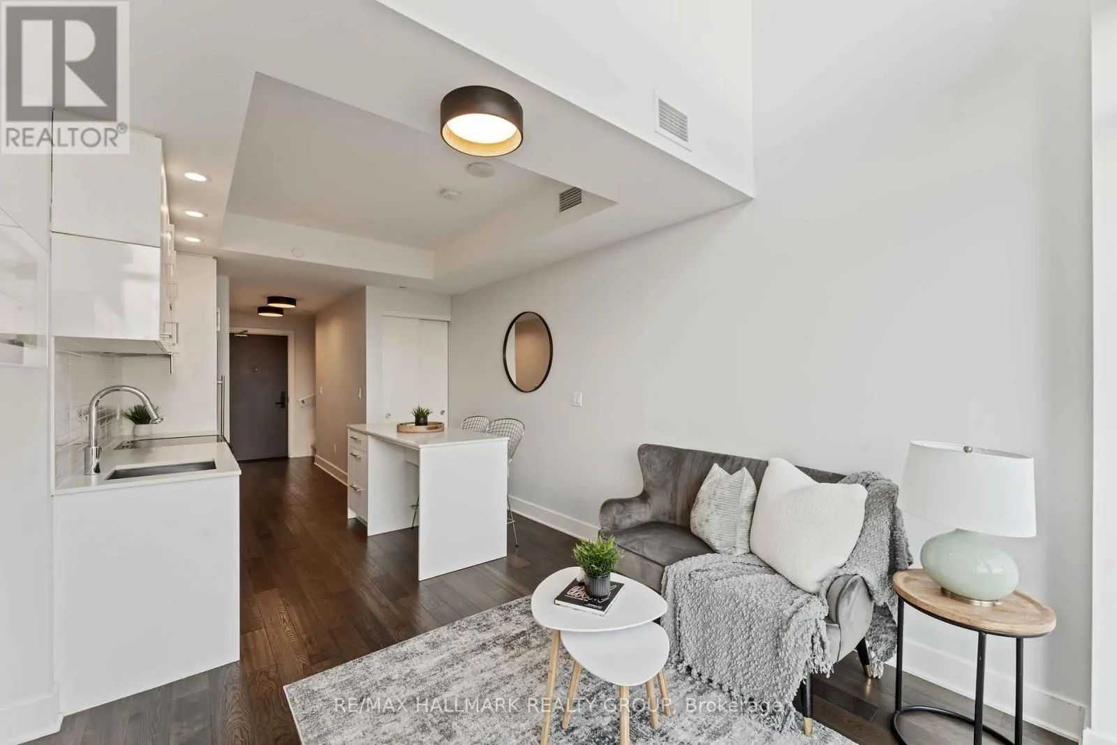 1209 - 255 BAY STREET