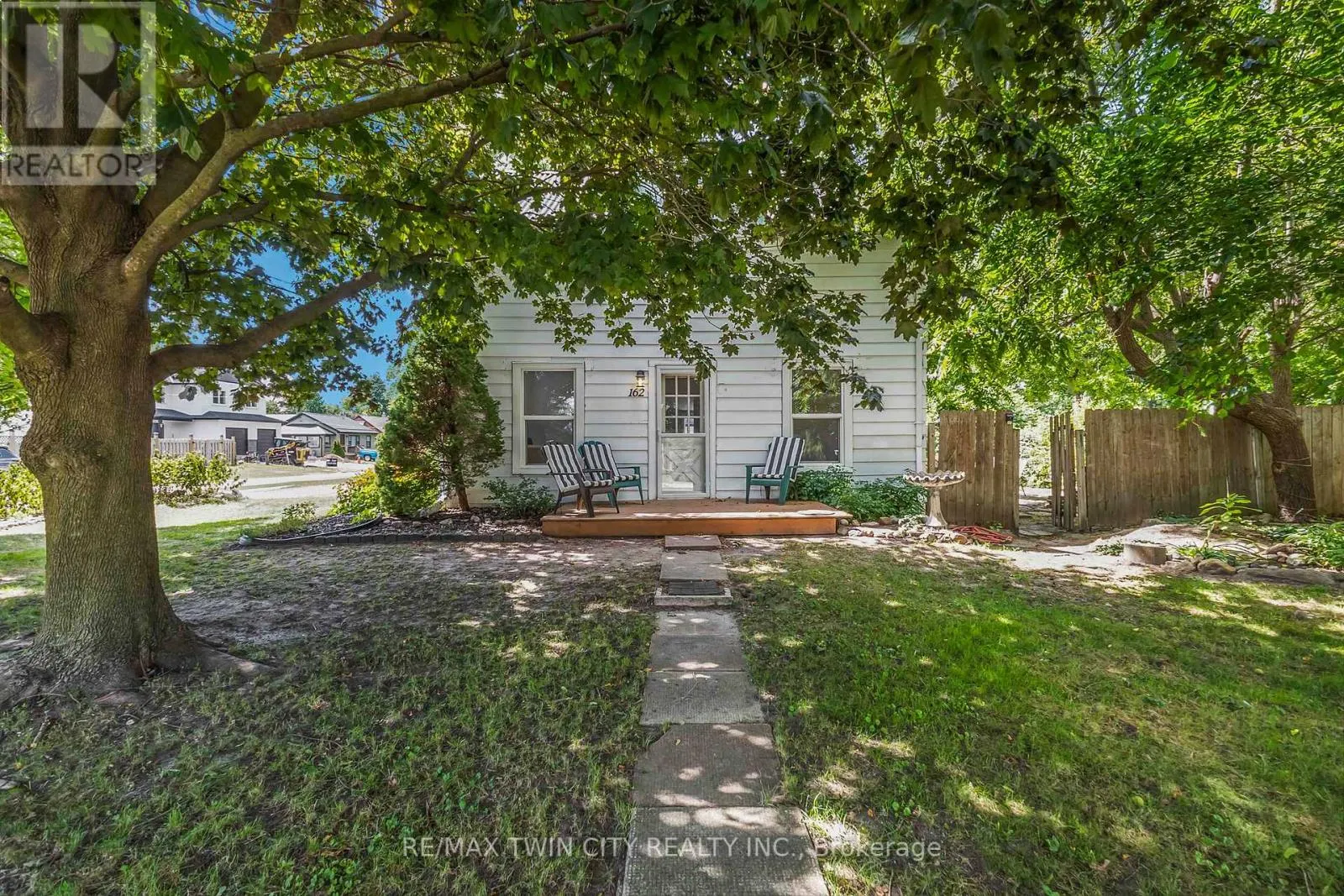 162 ADELAIDE STREET