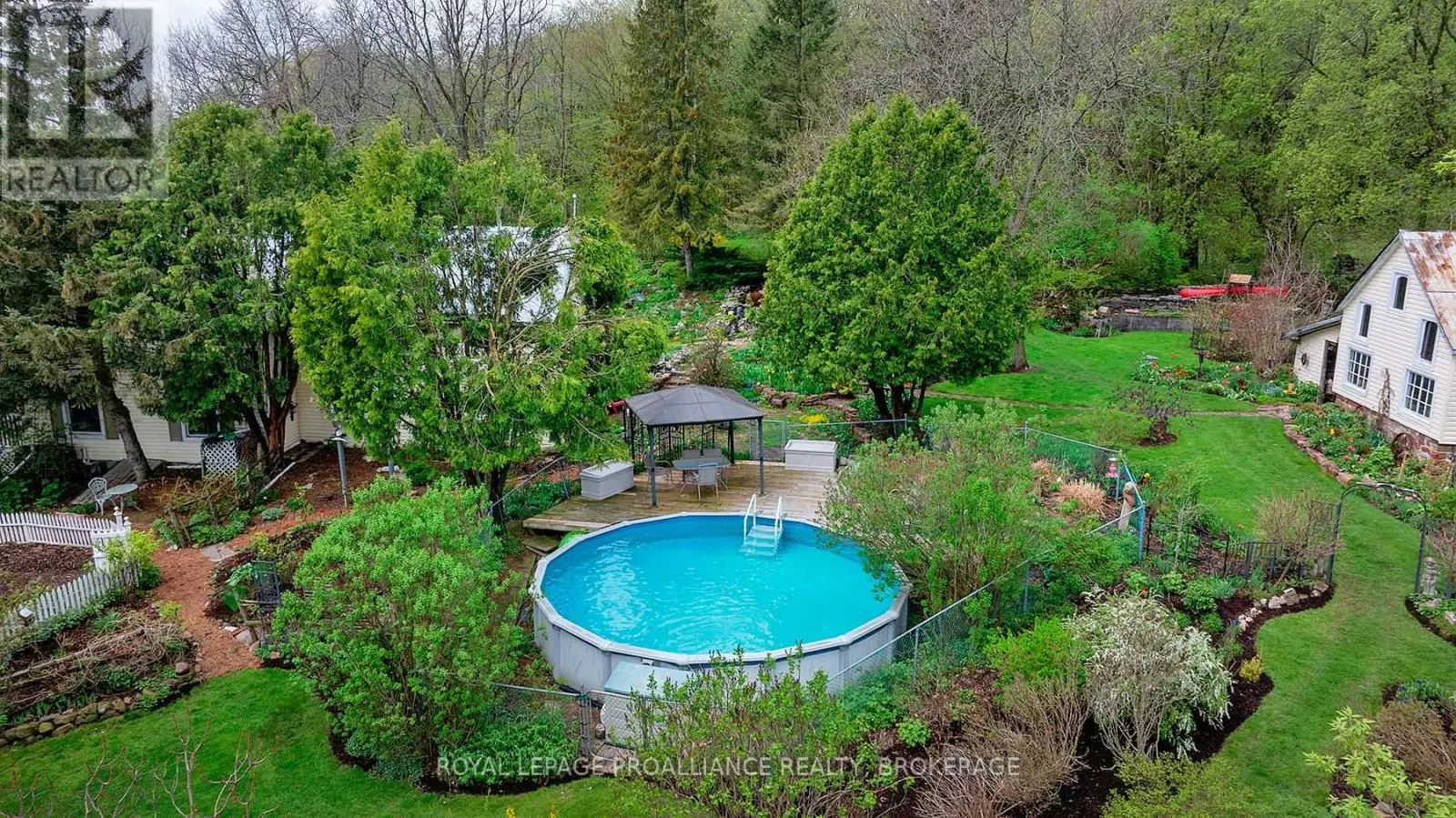 2078 SUNBURY ROAD