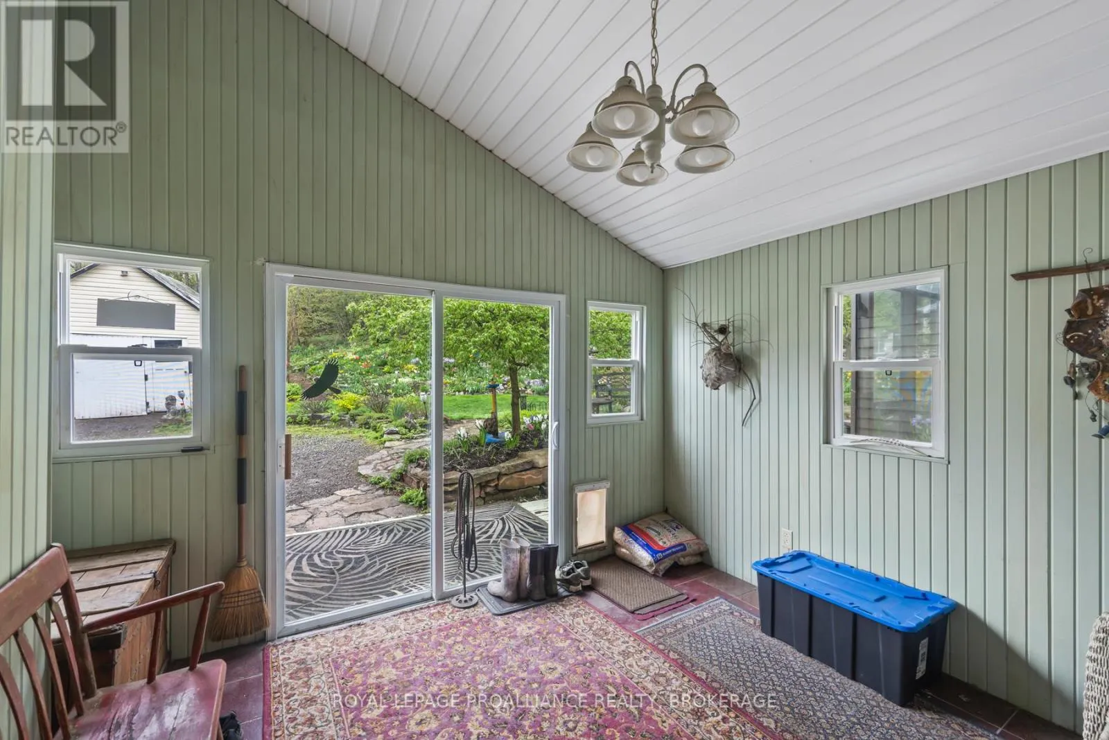 2078 SUNBURY ROAD